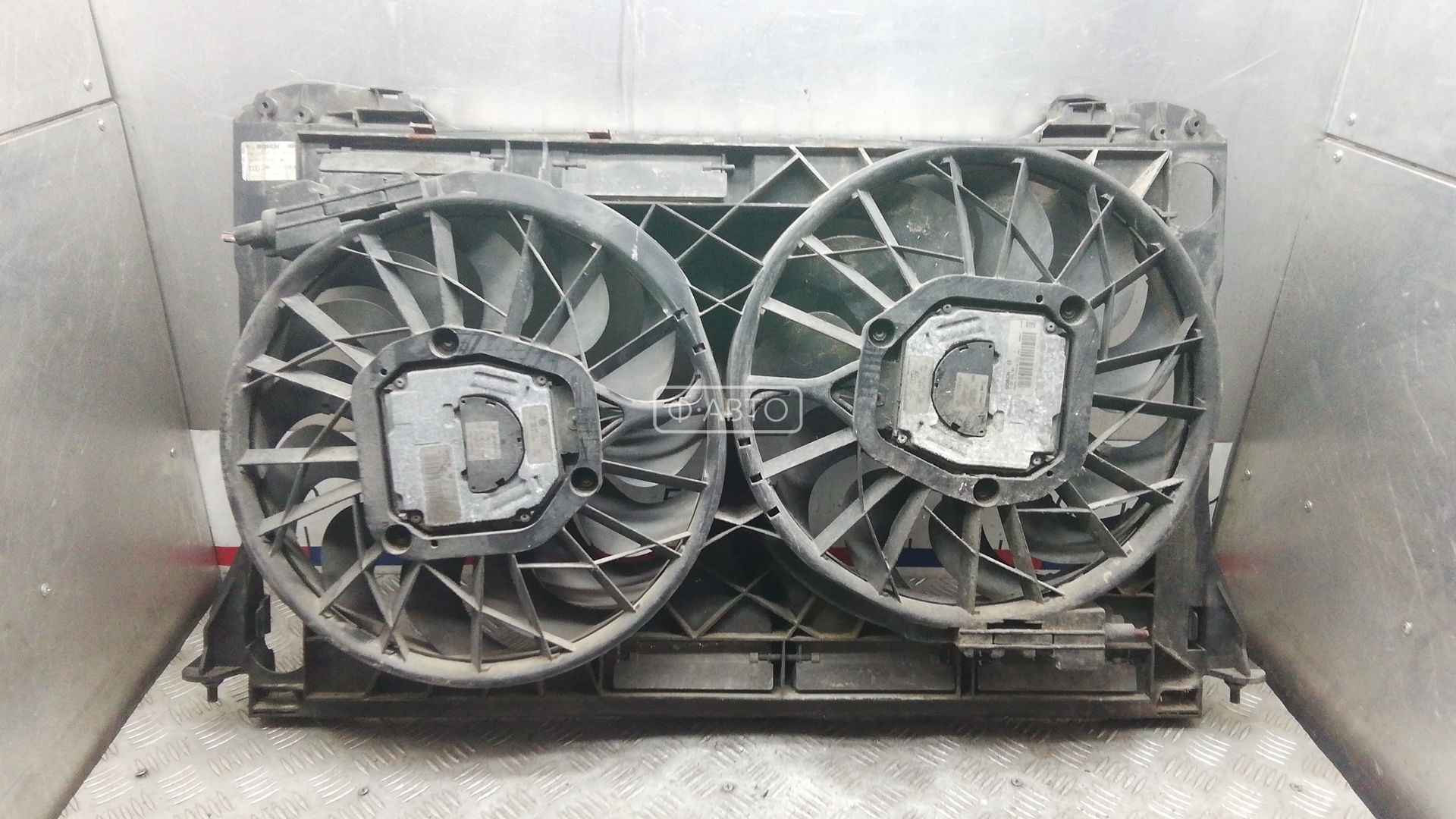 Вентилятор радиатора основного Audi A8 D3 купить в России