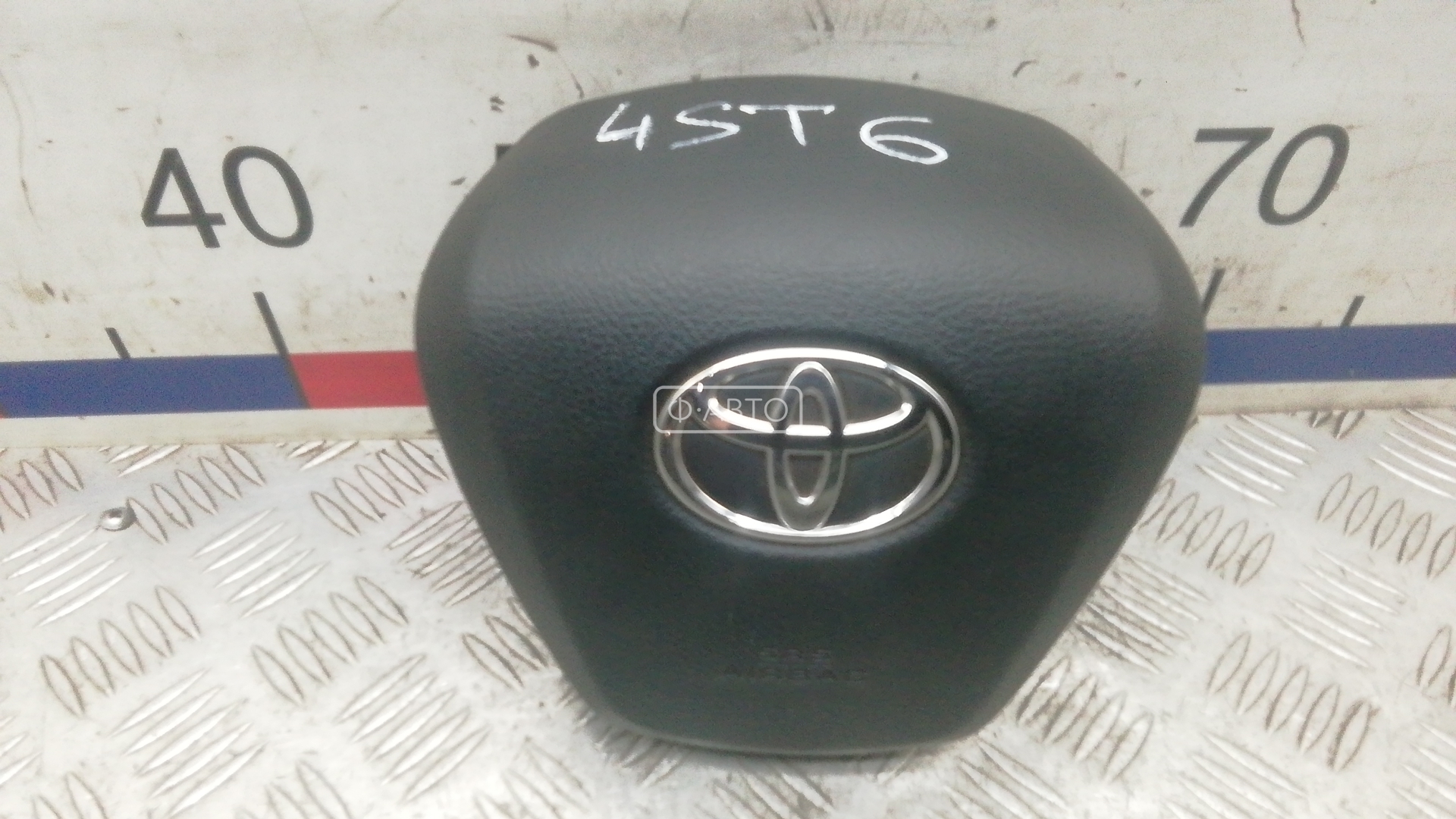 Подушка безопасности (Airbag) водителя - Toyota Avensis T27 (2009-2011)
