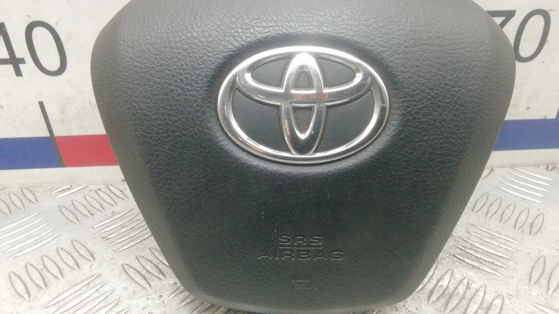 Подушка безопасности в рулевое колесо Toyota Avensis 1 (T220) купить в России