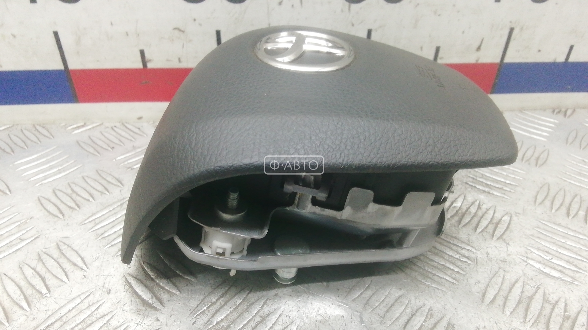 Подушка безопасности в рулевое колесо Toyota Avensis 1 (T220) купить в России