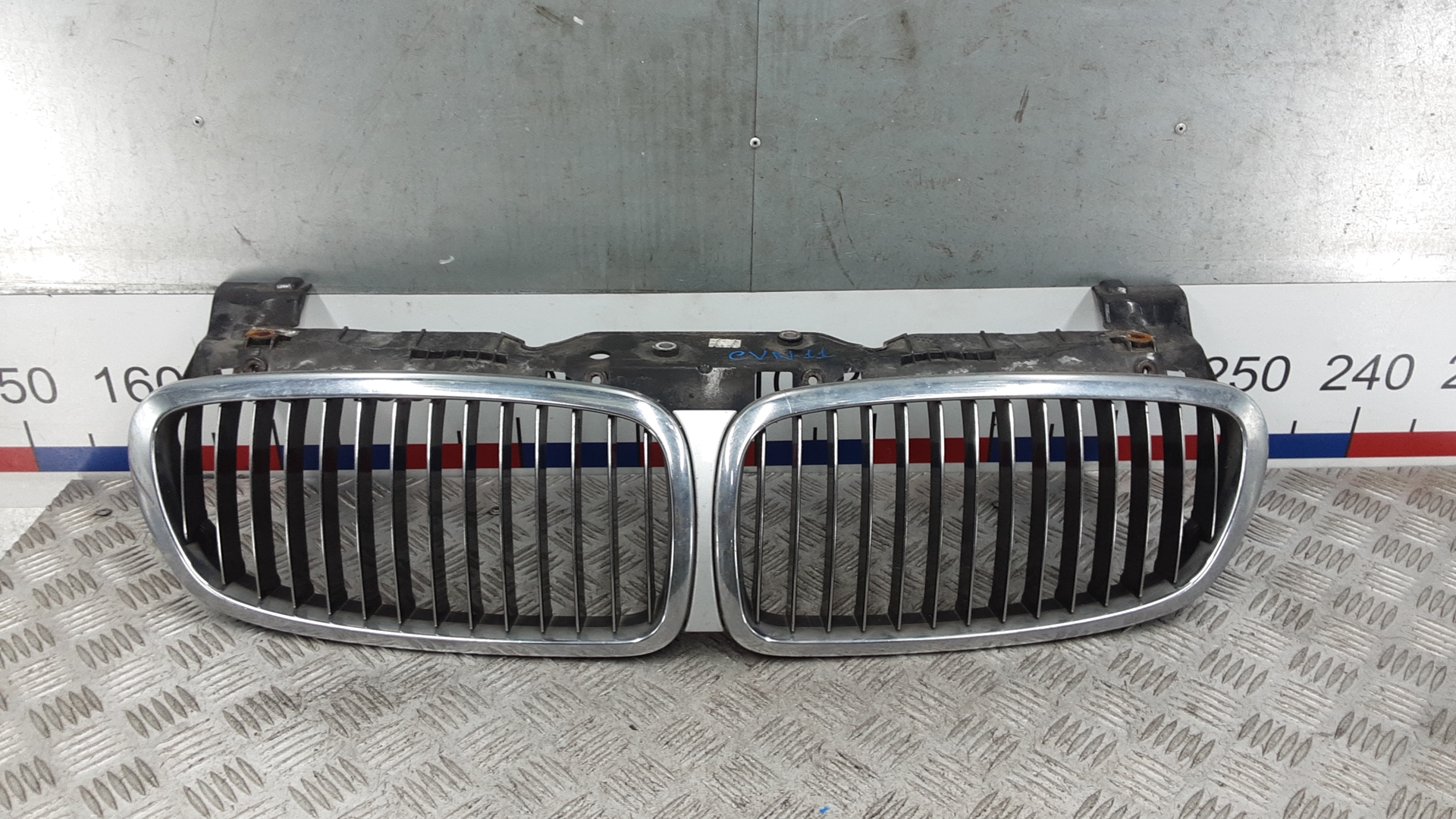 Решетка радиатора (капота) - BMW 7 E65/E66 (2001-2008)