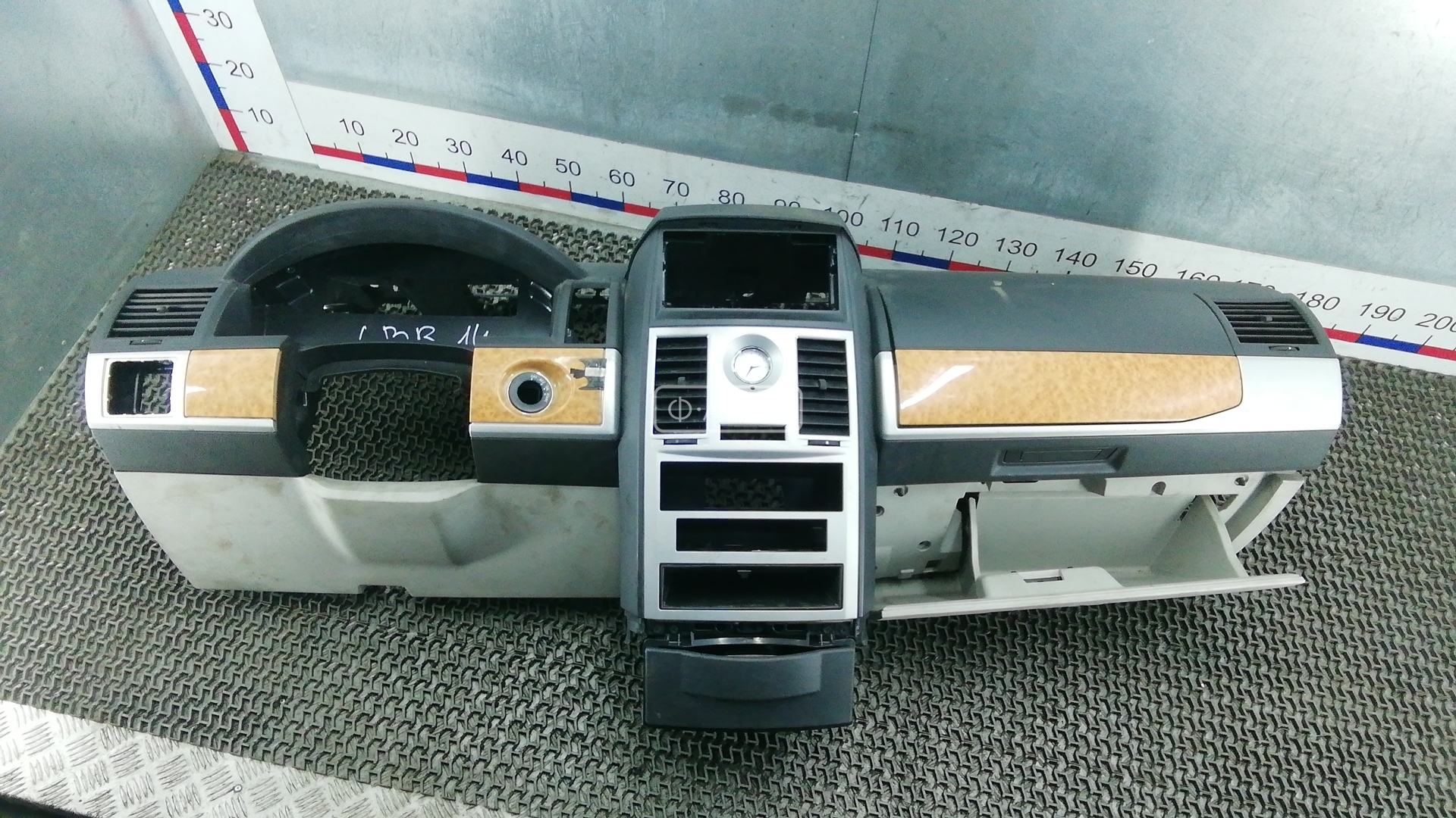 Торпедо (панель передняя) Chrysler Voyager 4 купить в России