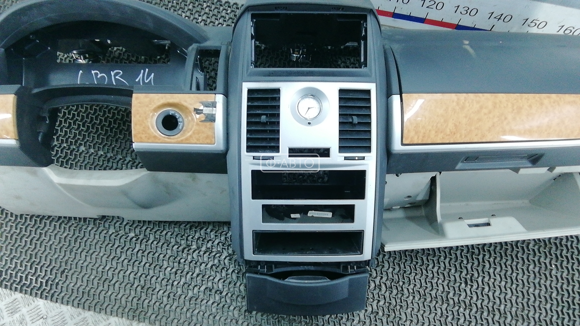 Торпедо (панель передняя) Chrysler Voyager 4 купить в России