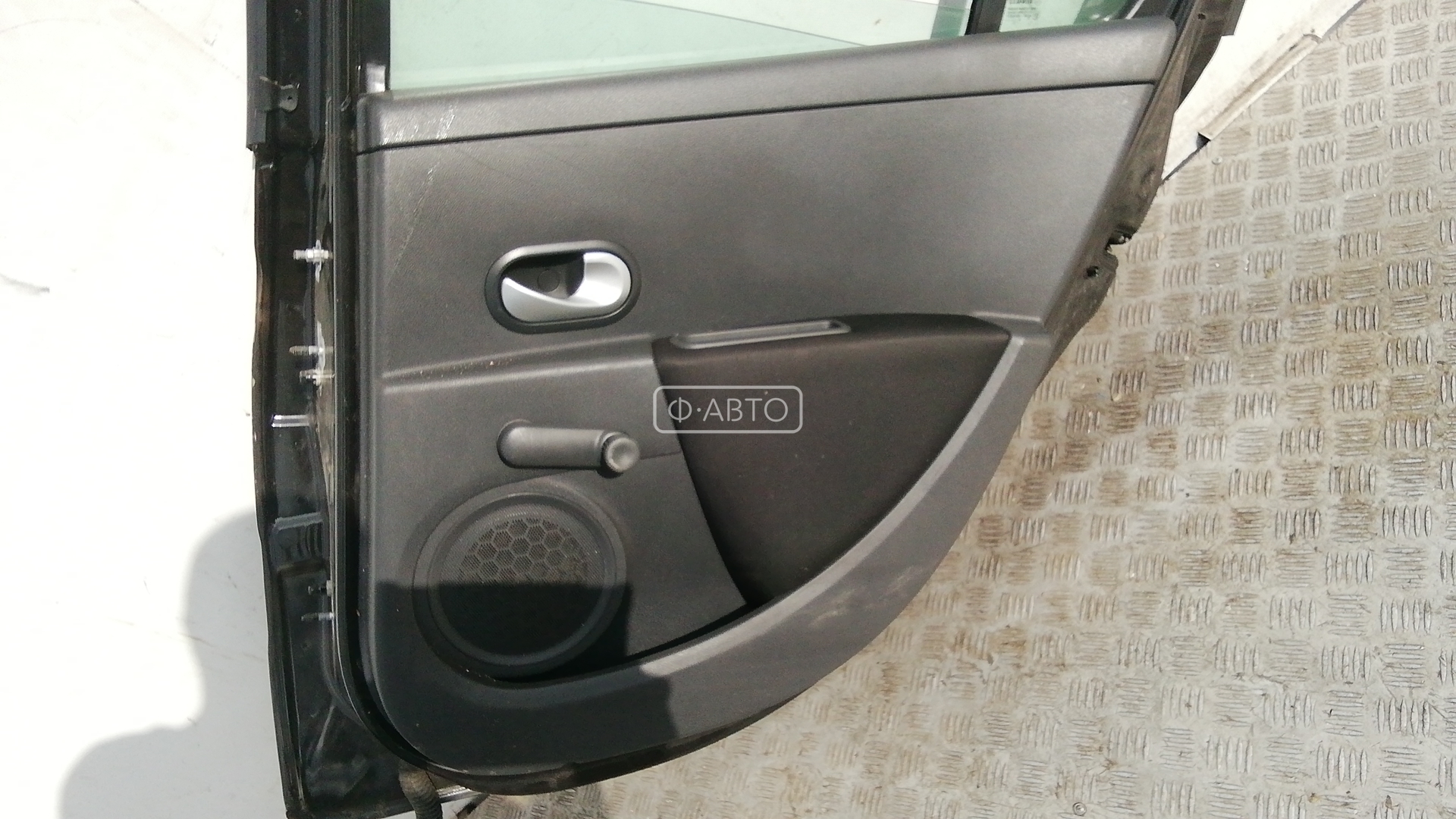 Дверь задняя правая Renault Clio 3 купить в России
