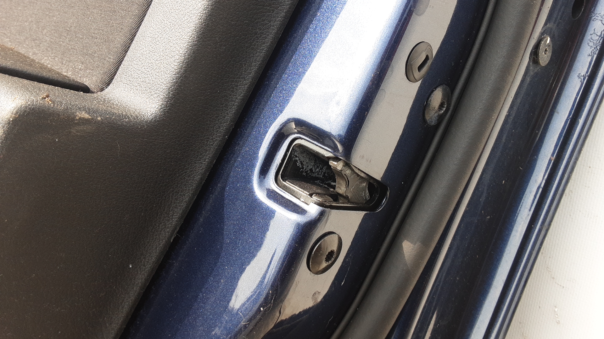 Дверь передняя правая Volkswagen Passat 6 купить в России