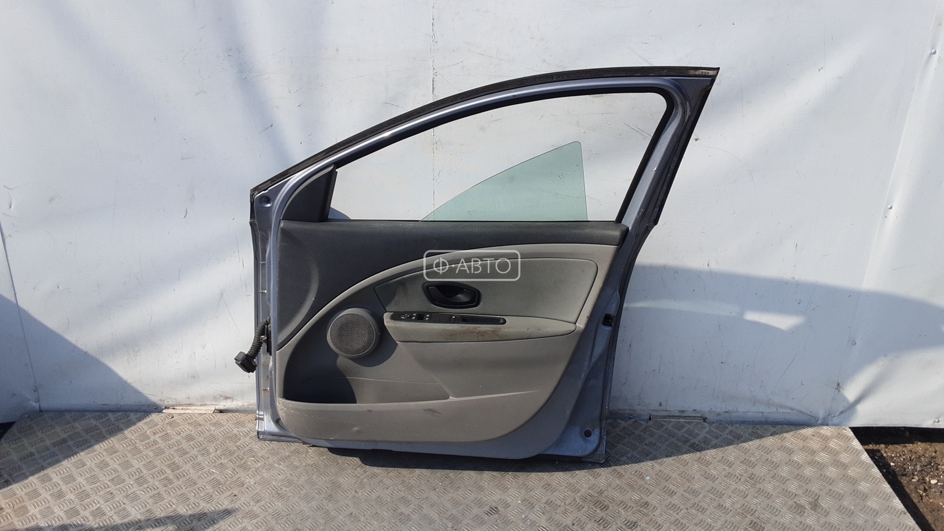 Дверь передняя правая Renault Megane 3 купить в Беларуси