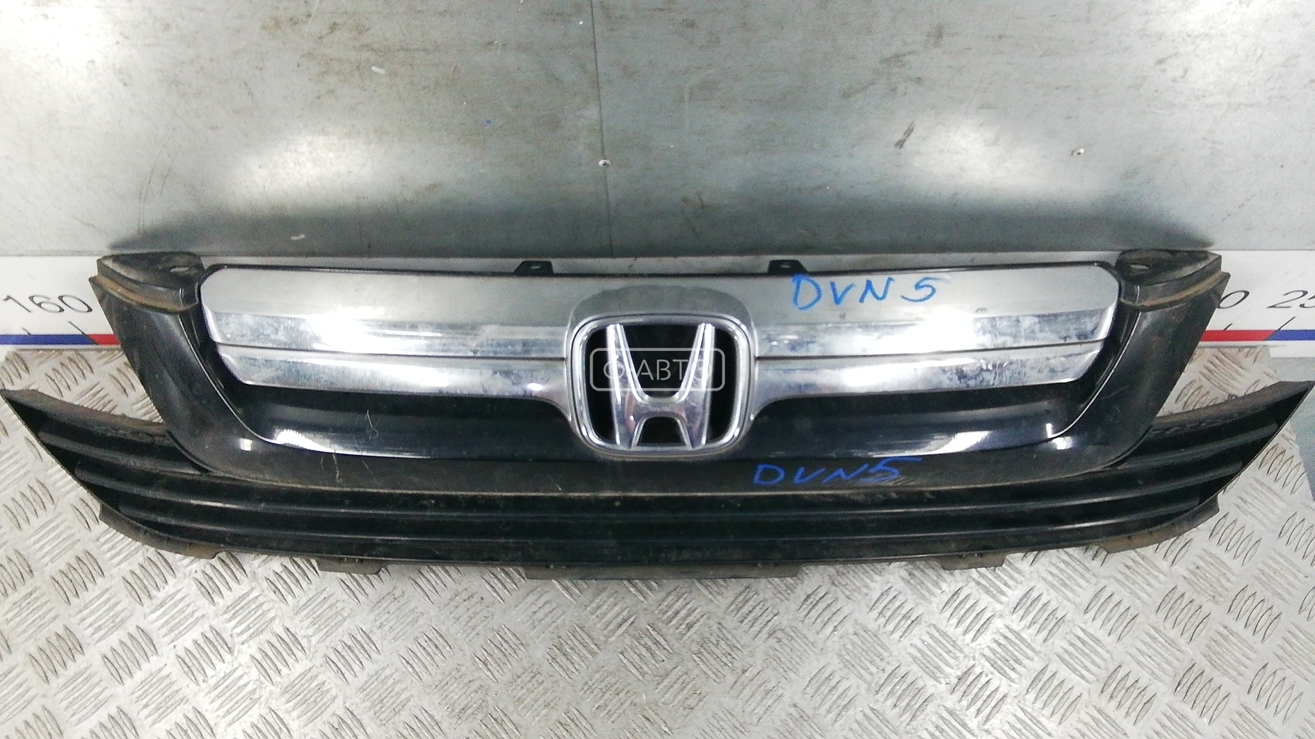Решетка радиатора Honda CRV 3 купить в Беларуси