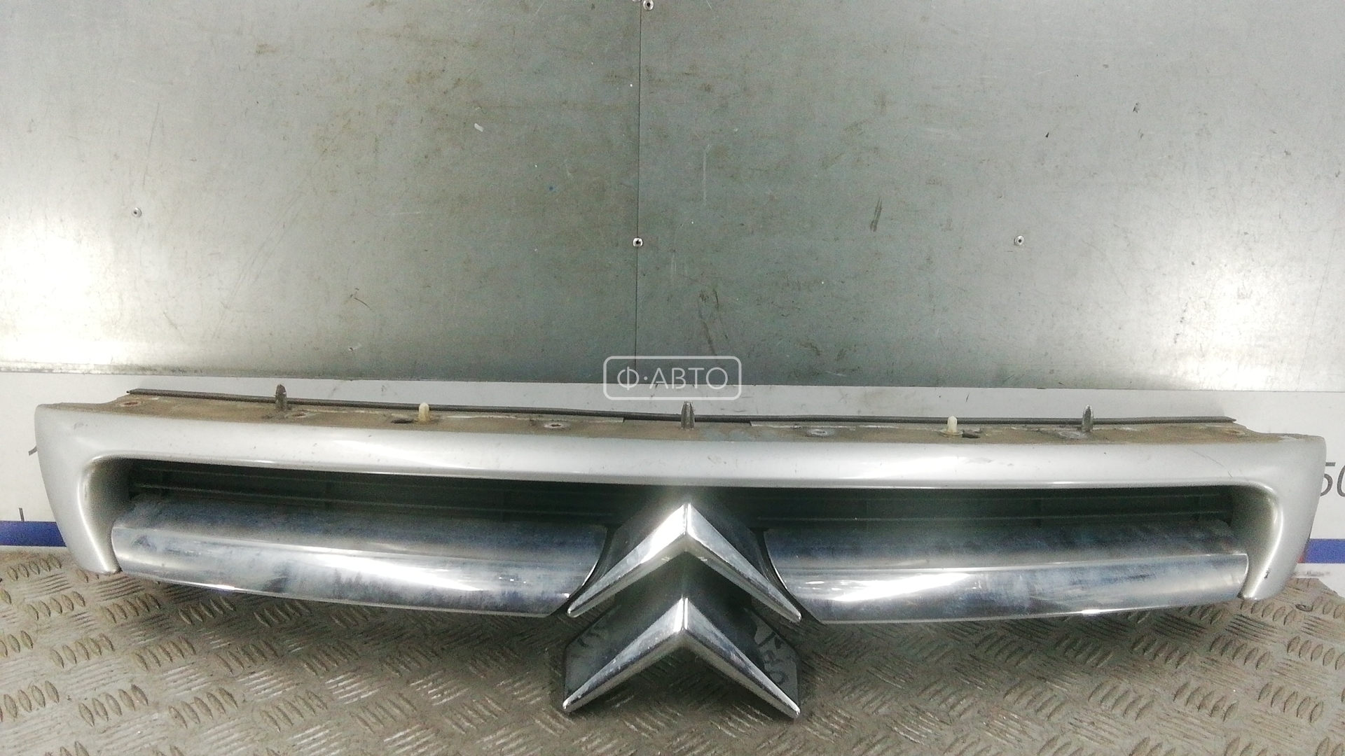Решетка радиатора Citroen C8 купить в Беларуси
