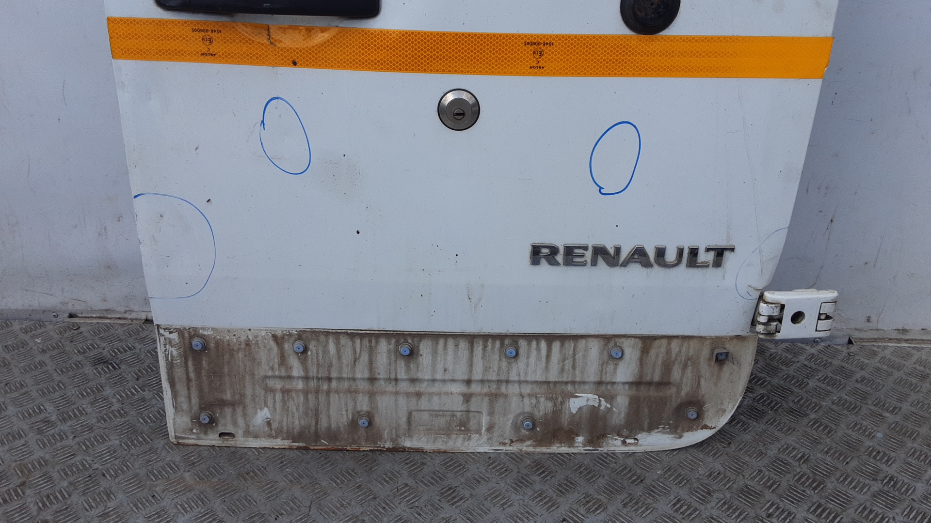 Дверь распашная задняя правая Renault Master 2 купить в России