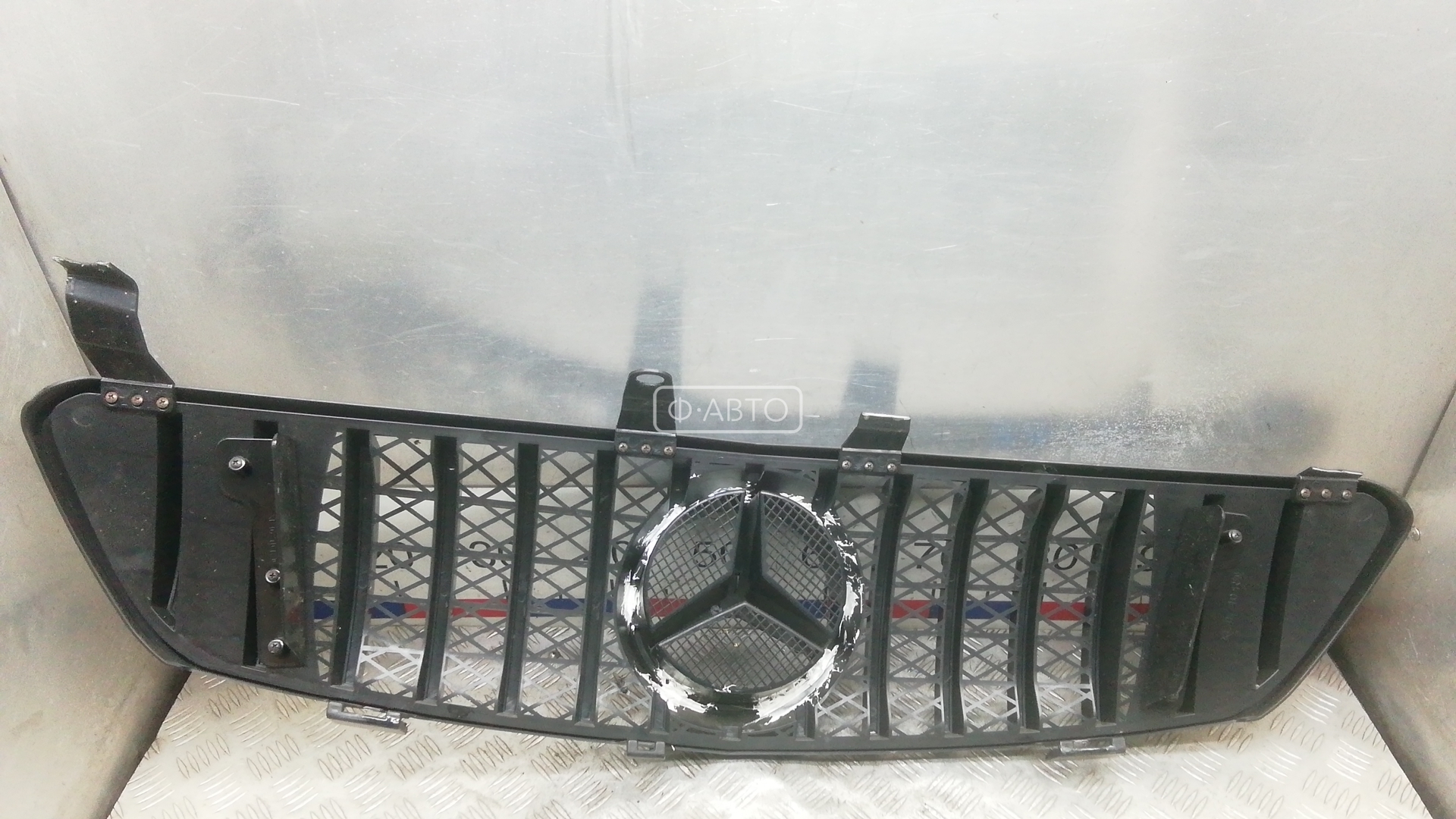Решетка радиатора Mercedes R-Class (W251) купить в России