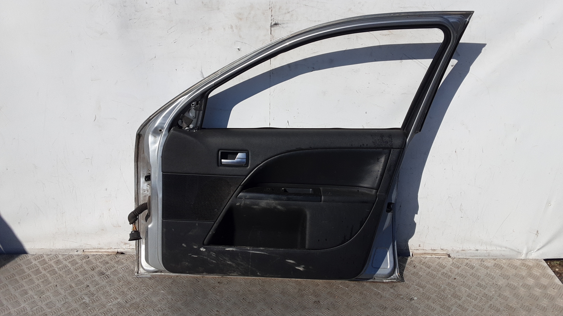 Дверь передняя правая Ford Mondeo 2 купить в России