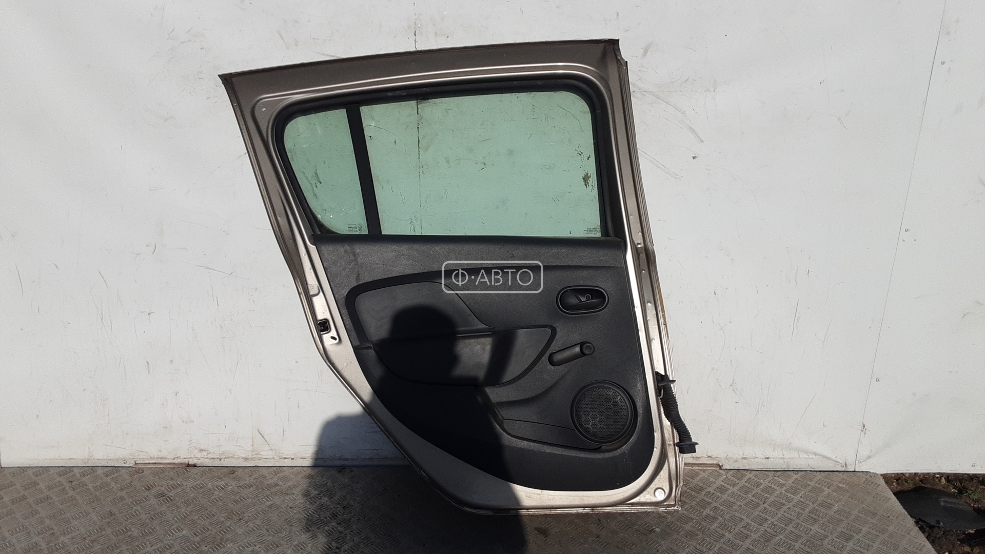 Дверь задняя левая Dacia Sandero 1 купить в Беларуси