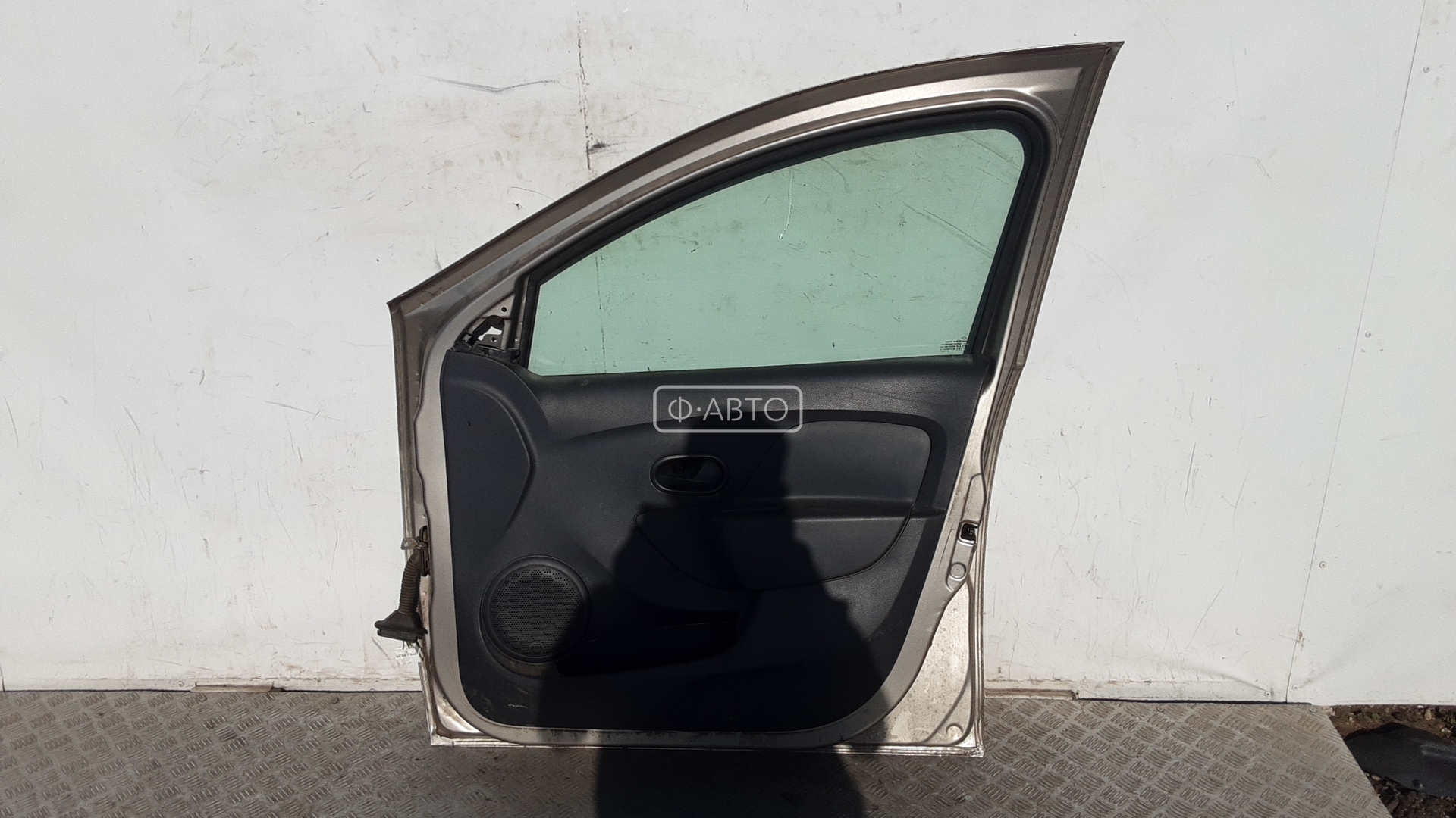Дверь передняя правая Dacia Sandero 1 купить в России