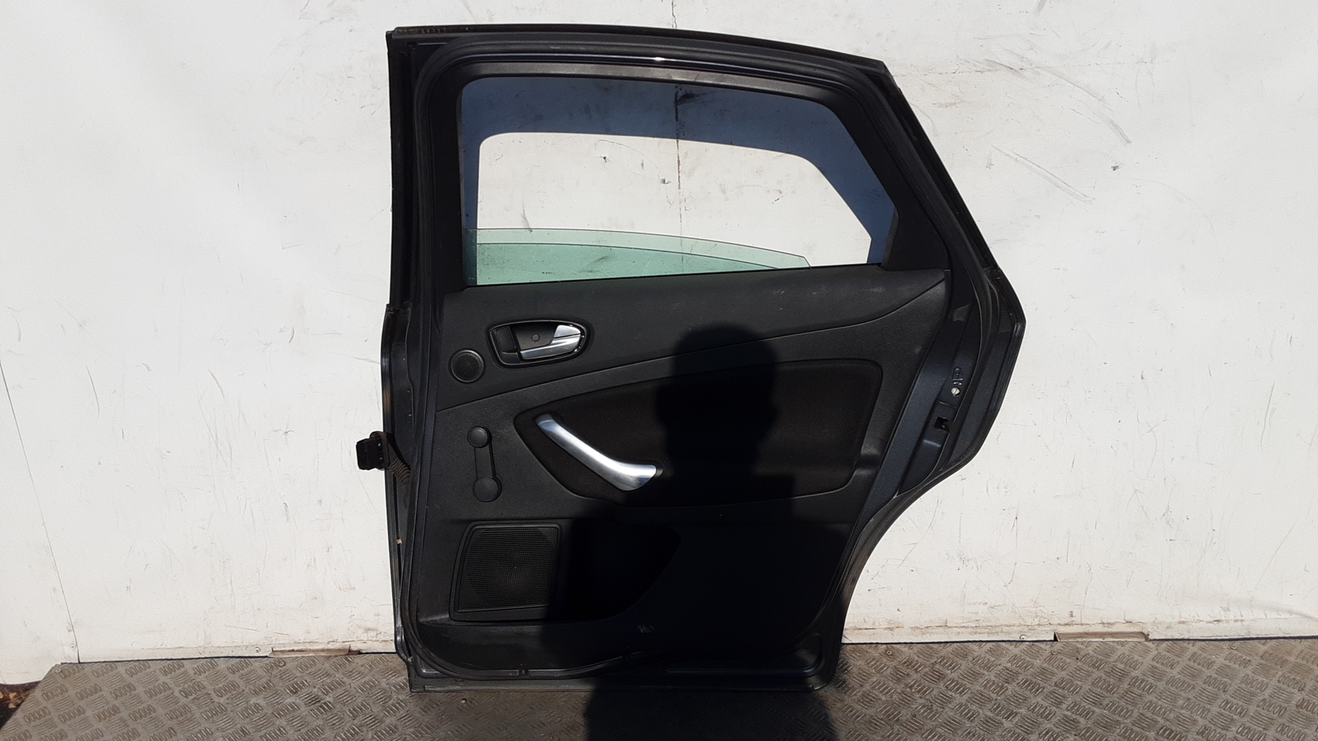 Дверь задняя правая Ford Mondeo 2 купить в России