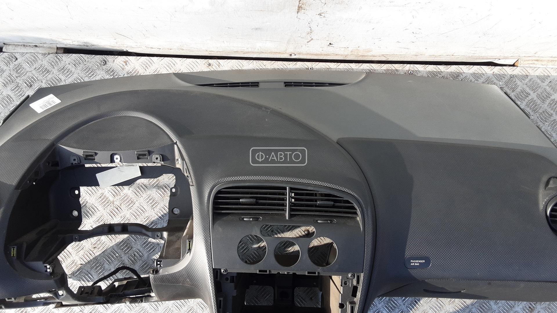 Торпедо (панель передняя) Seat Altea купить в России