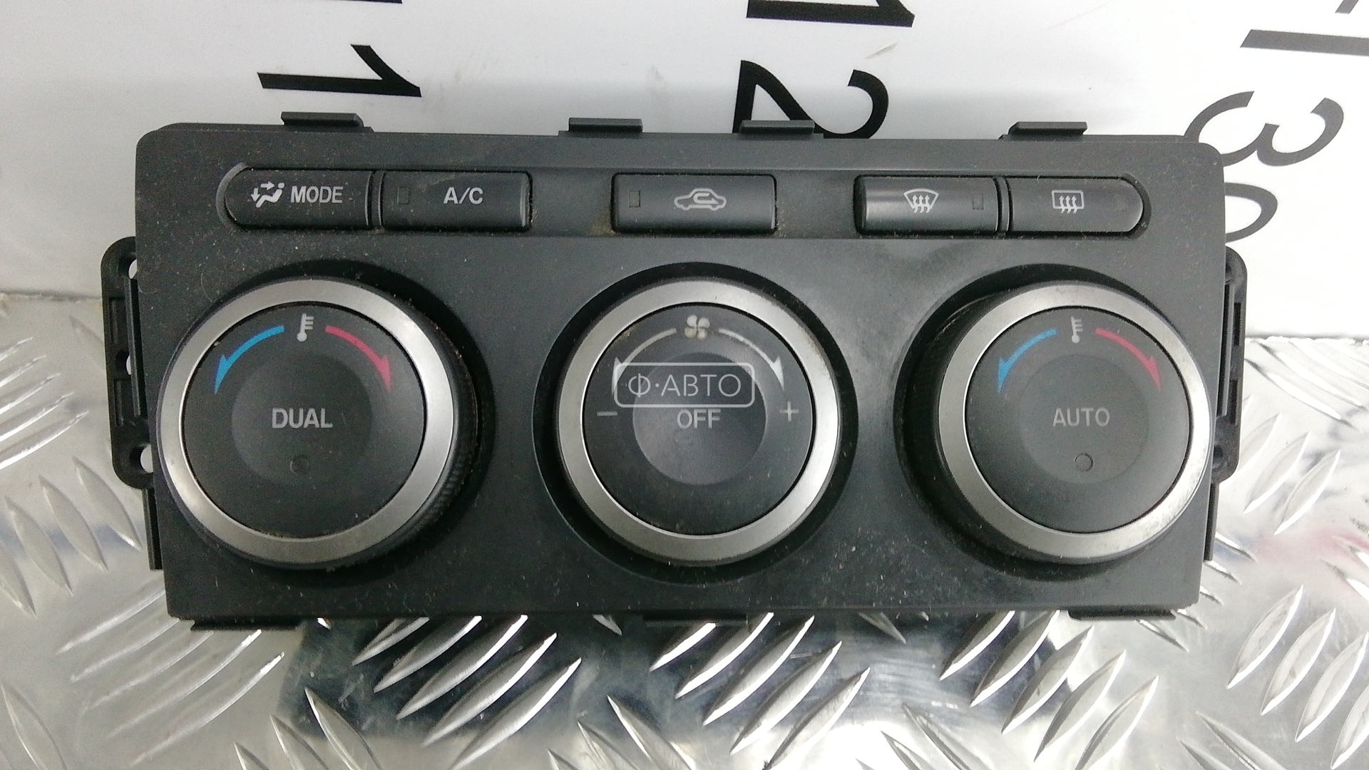 Блок управления климат-контроля - Mazda 6 GH (2007-2012)