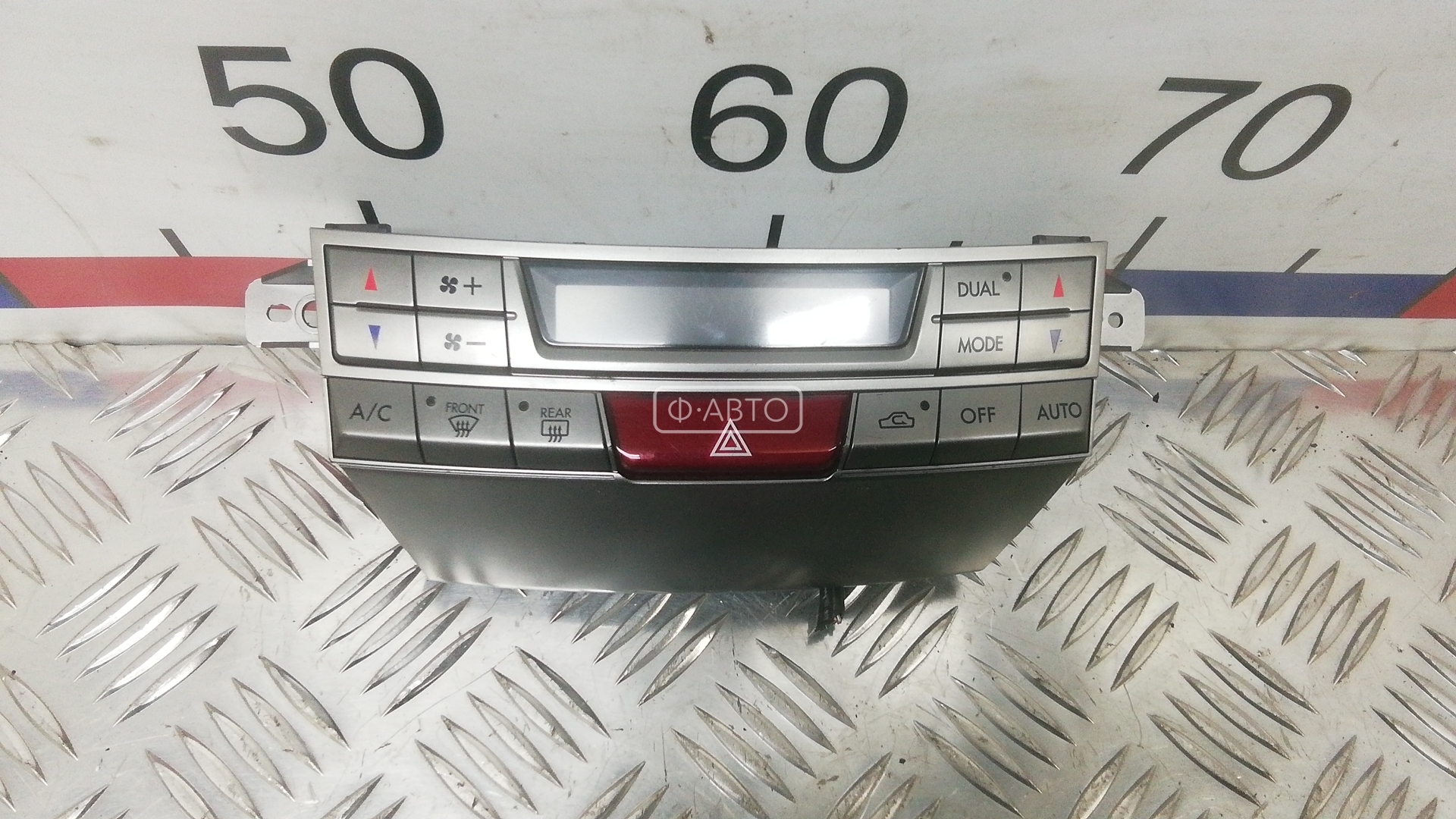 Блок управления климат-контроля - Subaru Outback 4 B14 (2009-2015)