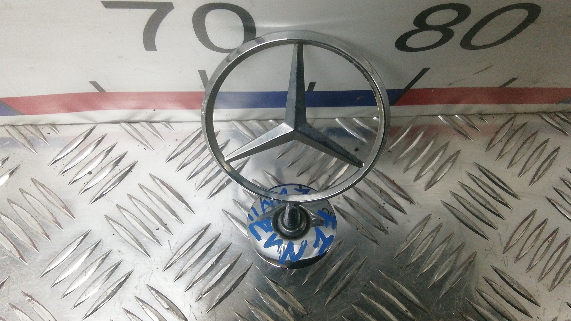 Эмблема (значок) Mercedes S-Class (W221) купить в России