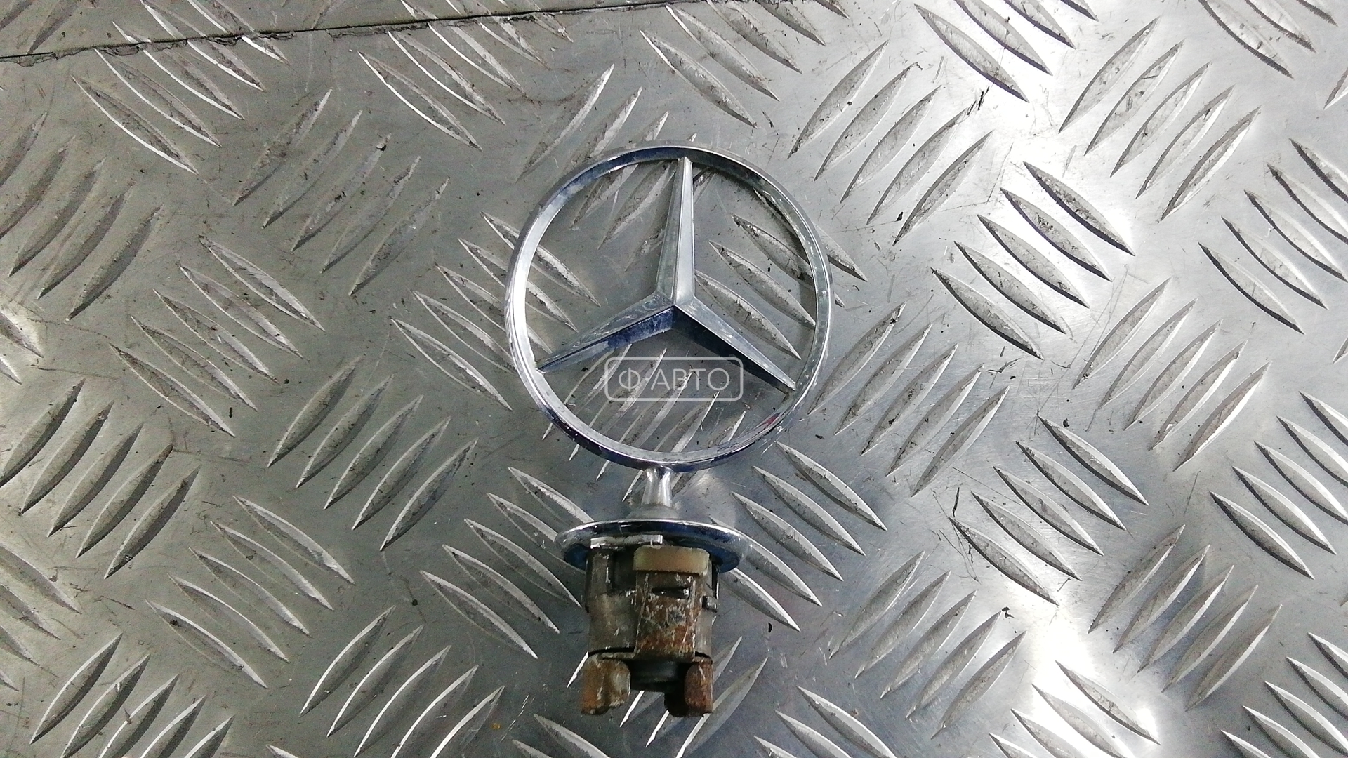 Эмблема (значок) Mercedes C-Class (W204) купить в Беларуси