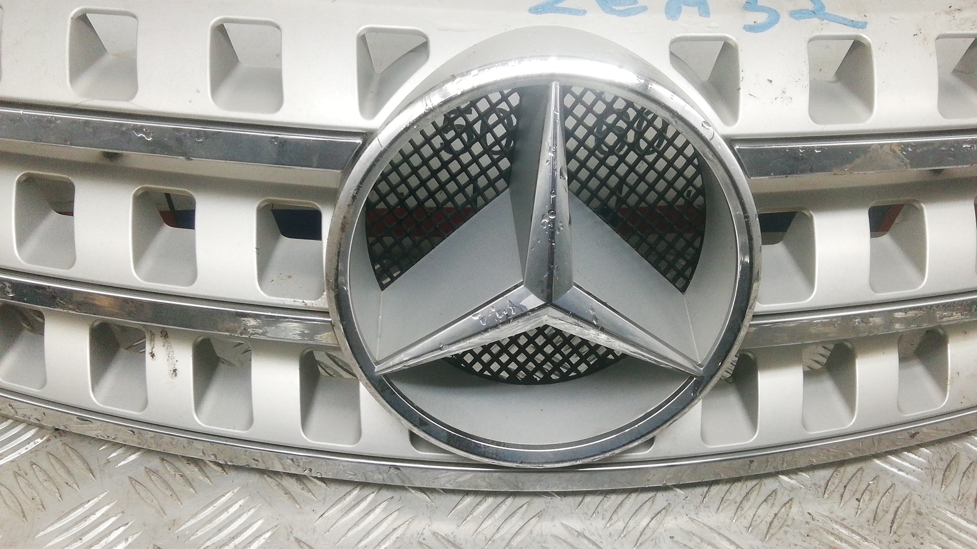 Решетка радиатора Mercedes ML-Class (W164) купить в России