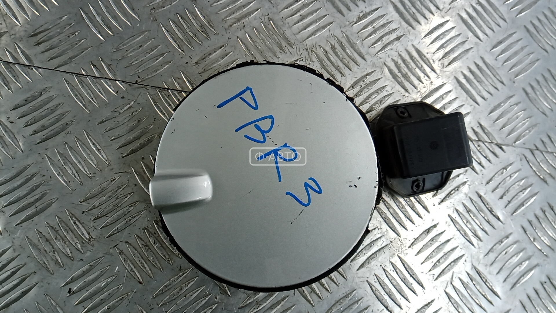 Лючок бензобака - Opel Zafira B (2005-2012)