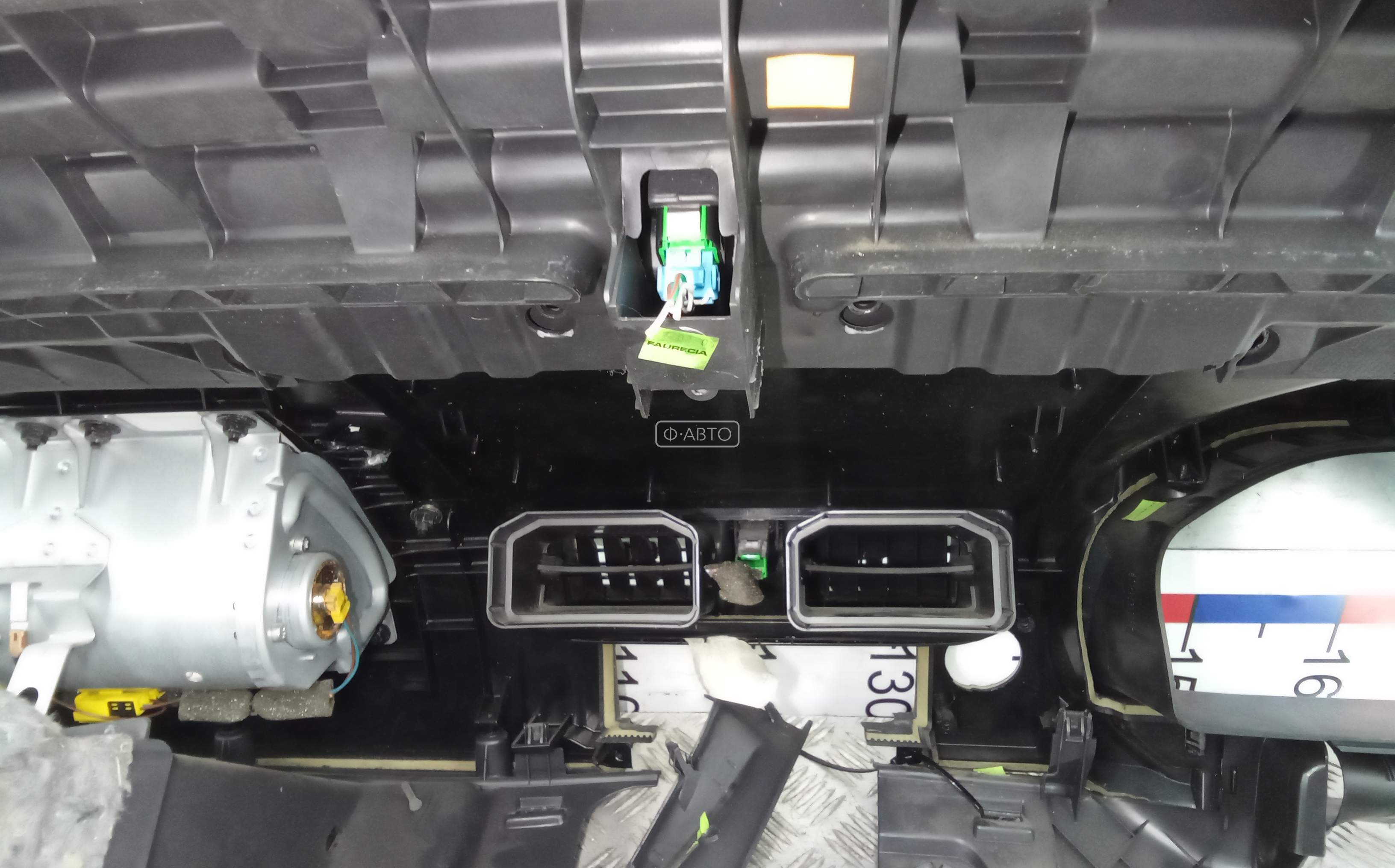 Торпедо (панель передняя) Volvo V50 1 купить в России