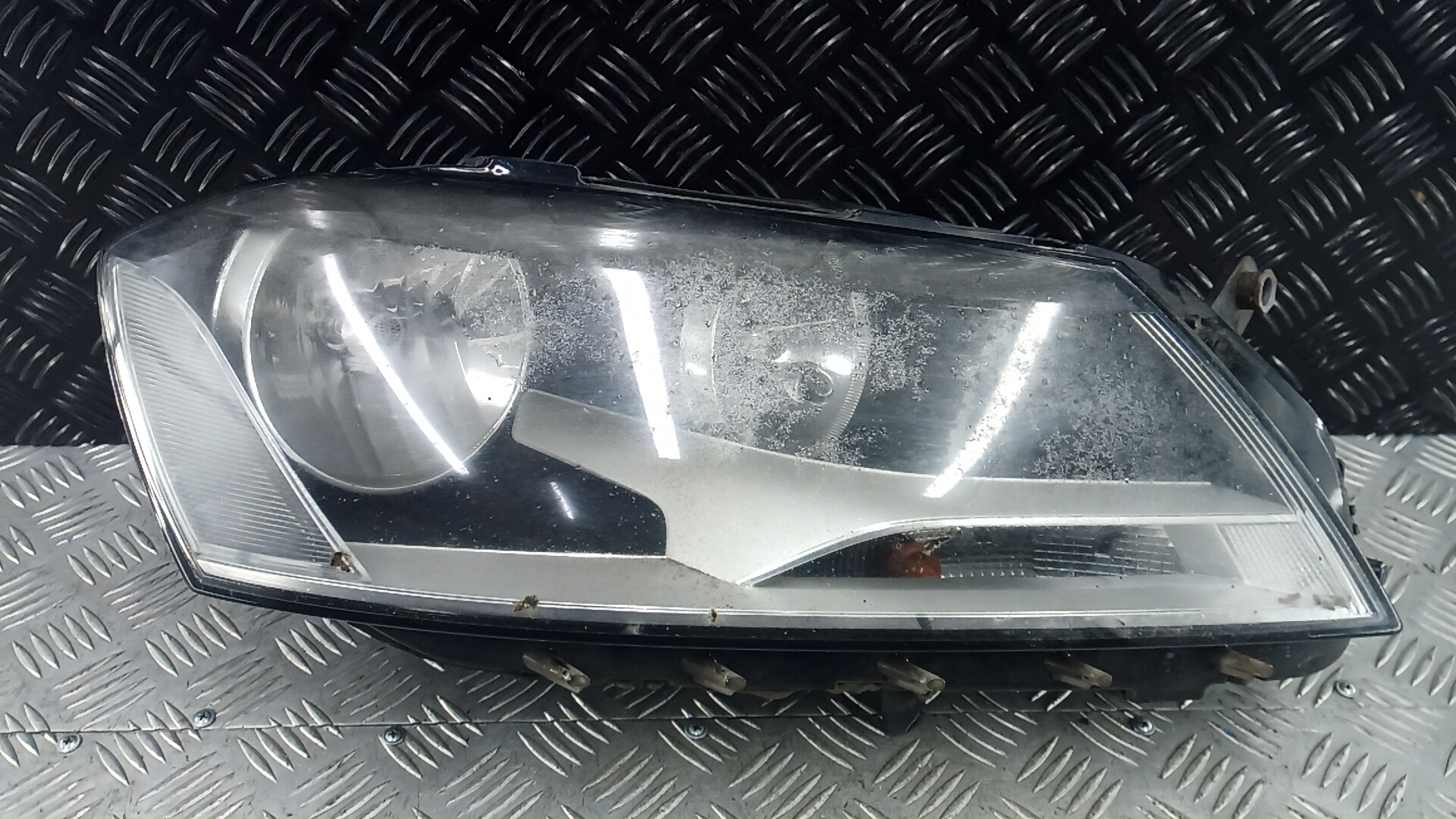 Фара - Volkswagen Passat 7 (2010-2015)