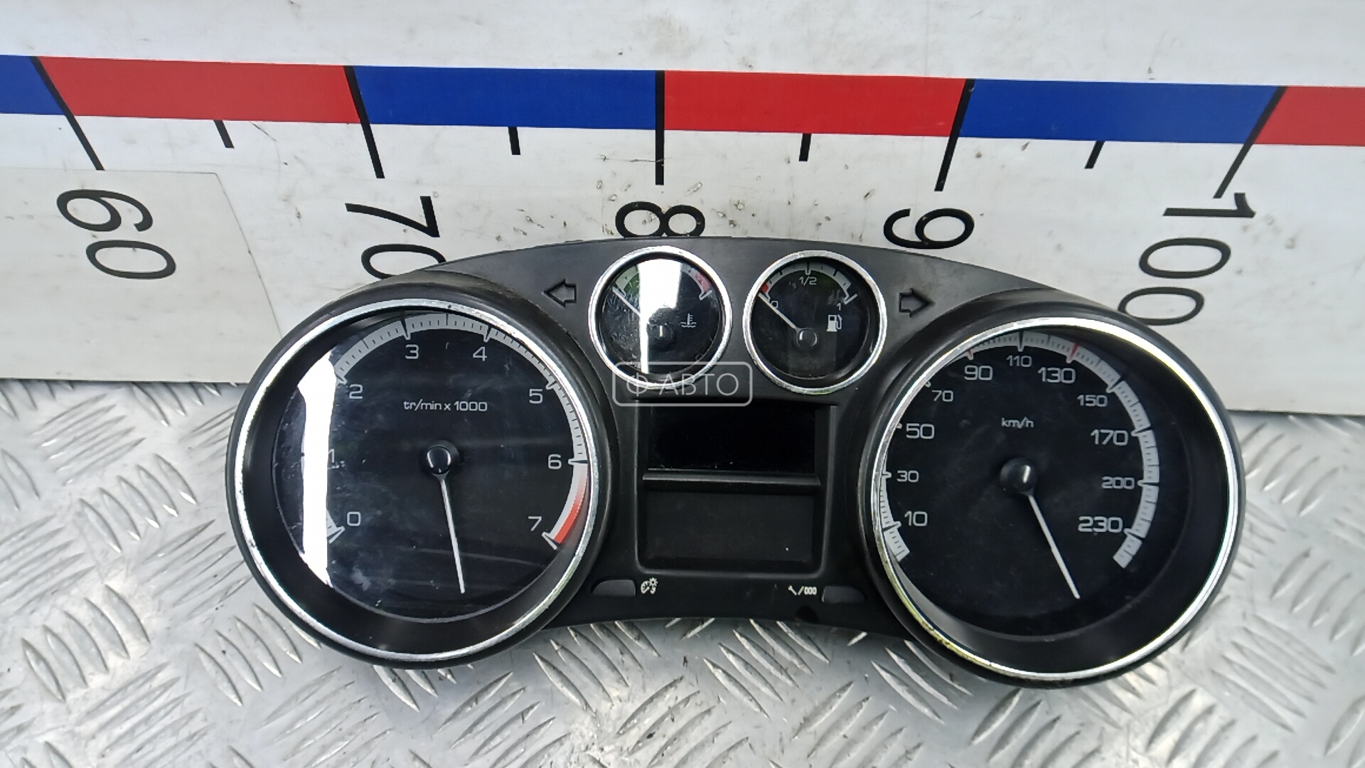 Щиток приборов (приборная панель) - Peugeot 308 (2007-2017)