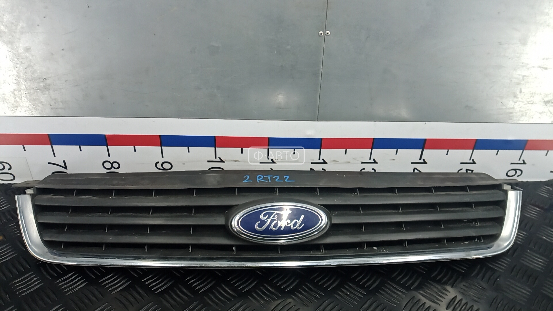 Решетка радиатора (капота) - Ford Kuga (2008-2012)