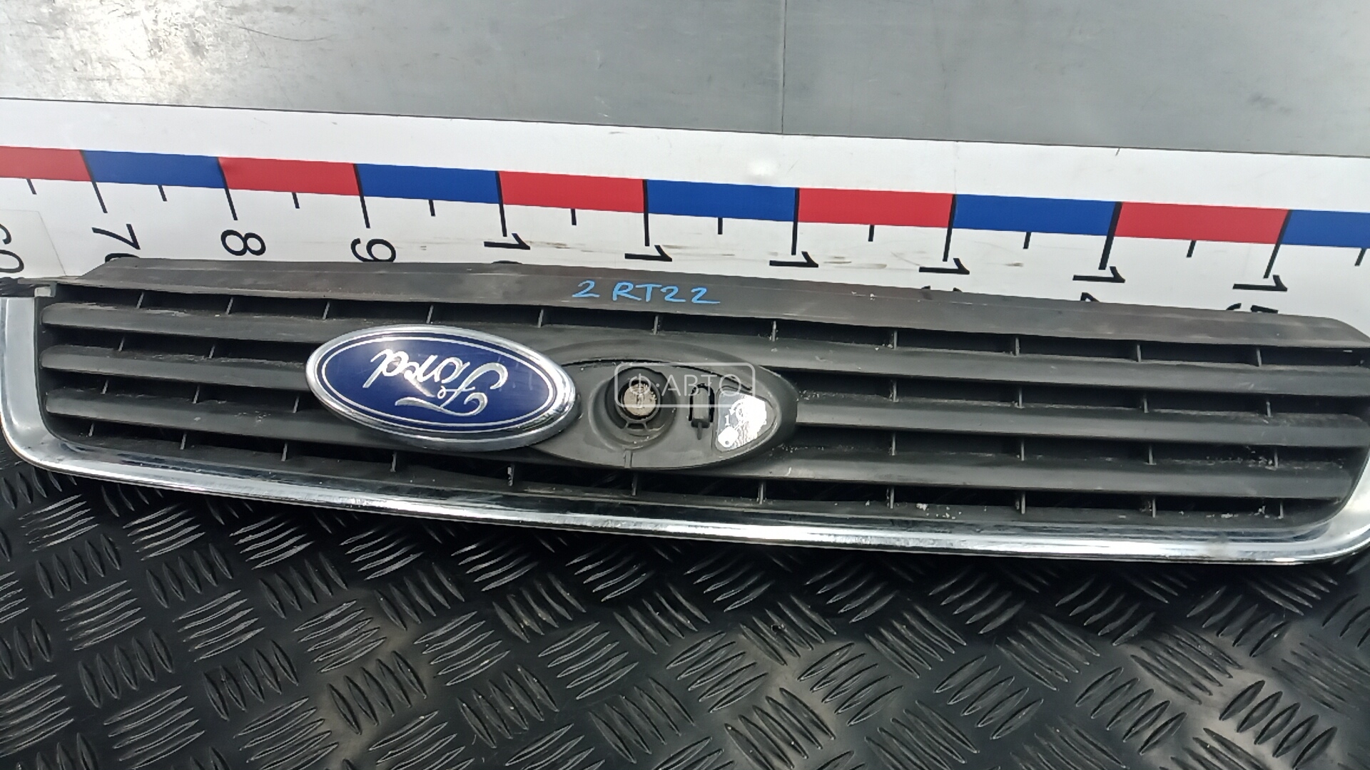 Решетка радиатора Ford Kuga 1 купить в России
