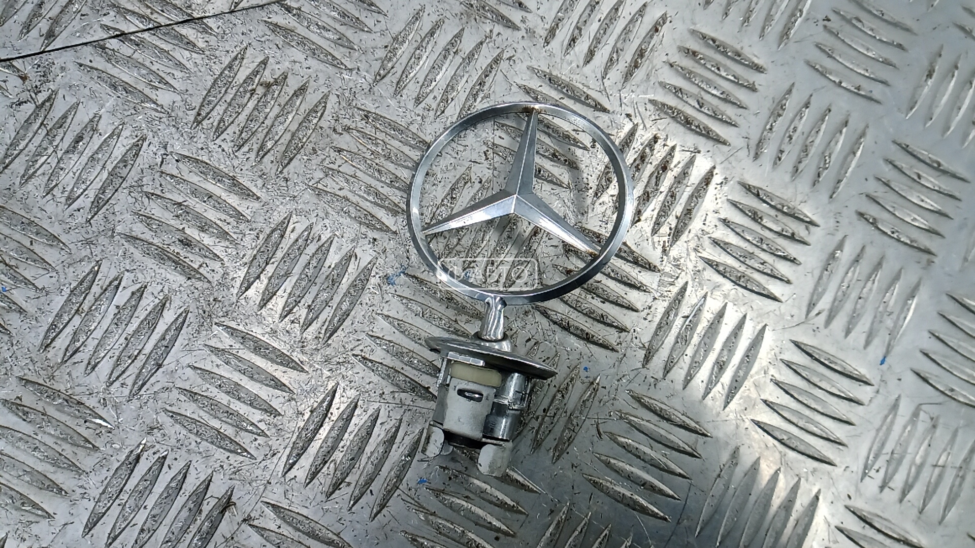 Эмблема (значок) Mercedes C-Class (W204) купить в Беларуси