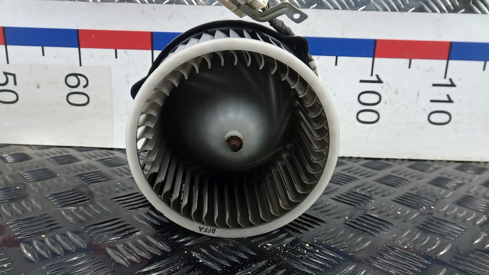 Моторчик печки (вентилятор отопителя) Kia Sorento 1 купить в России