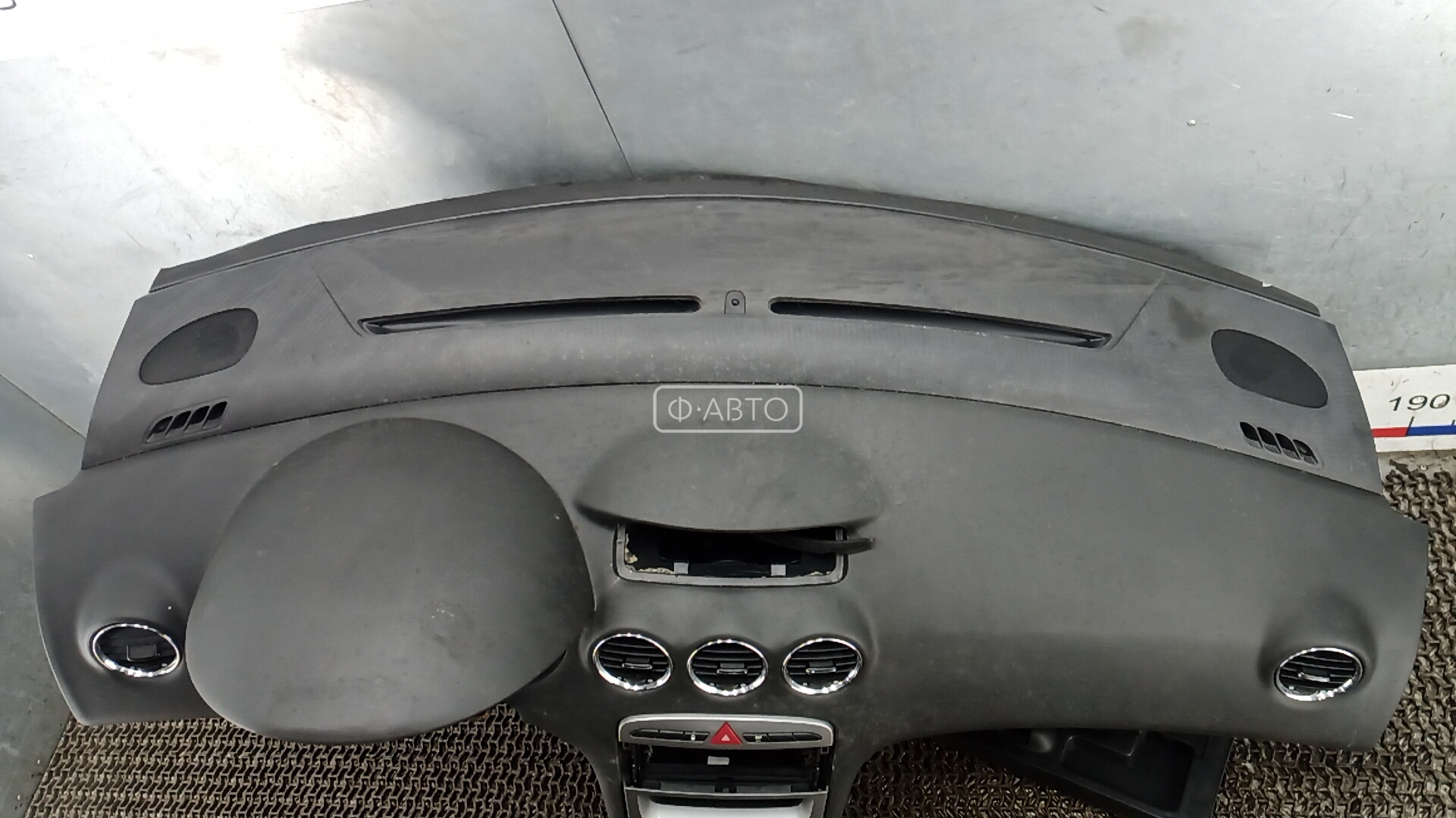Торпедо (панель передняя) Peugeot 308 купить в Беларуси