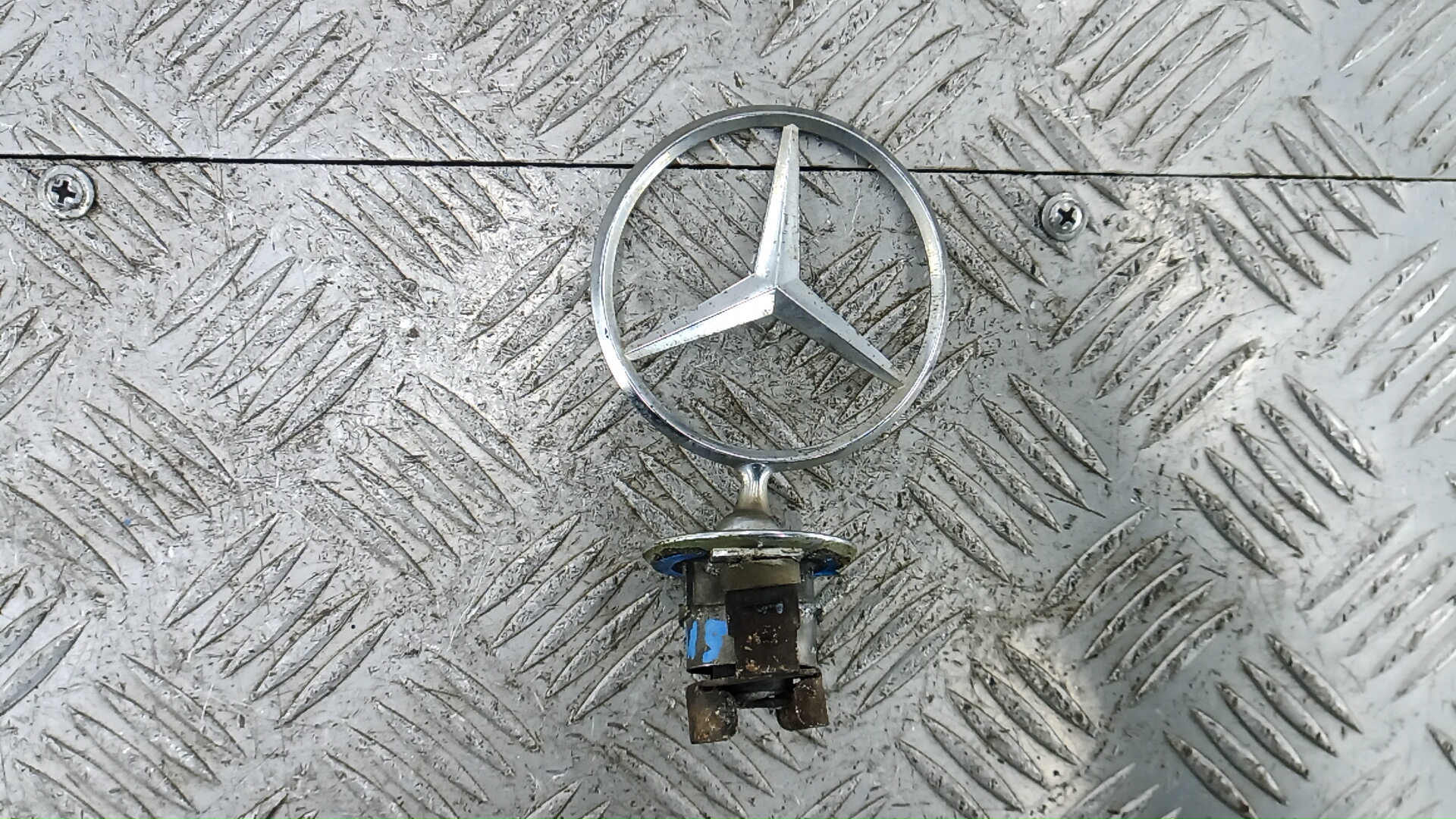 Эмблема (значок) Mercedes E-Class (W211) купить в России