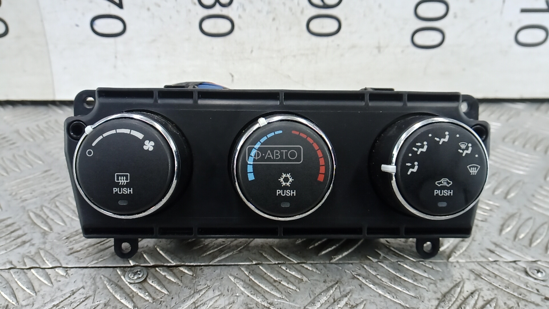 Блок управления климат-контроля - Dodge Nitro