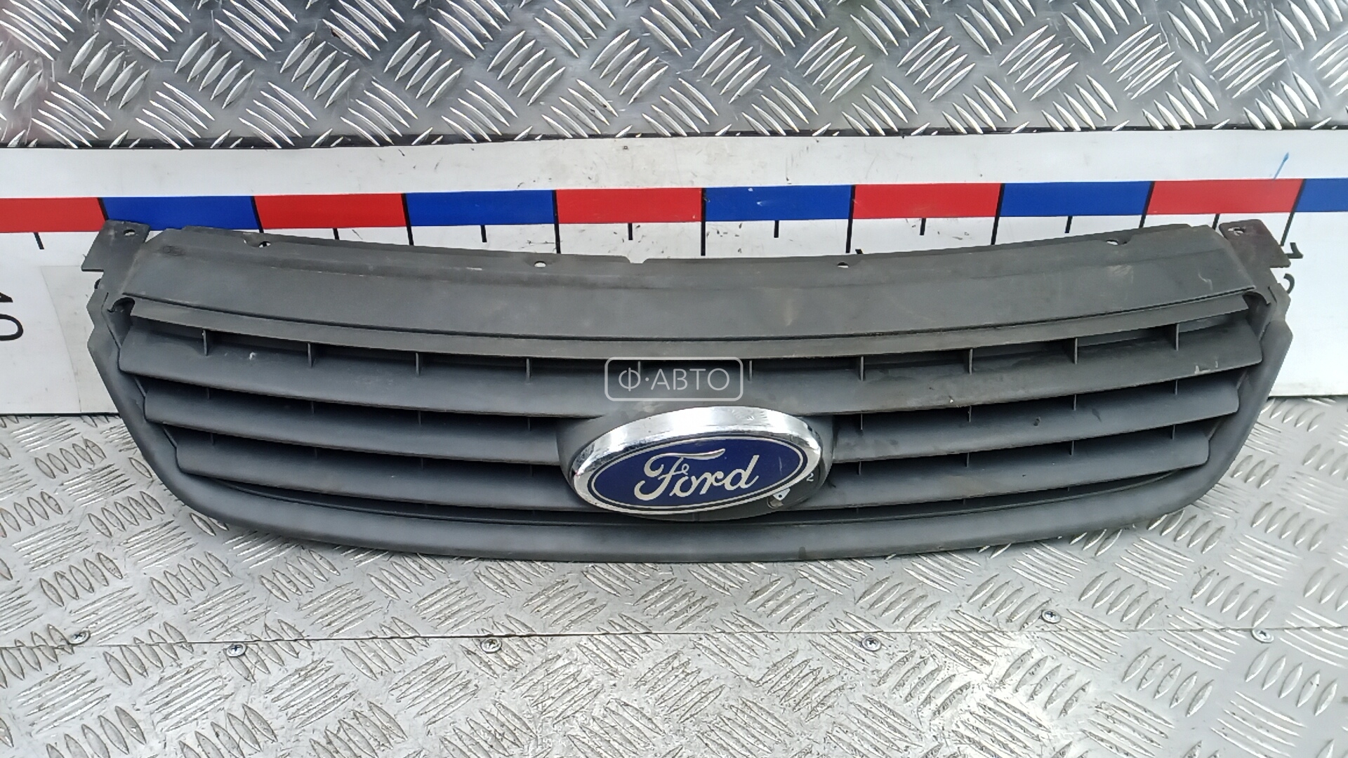 Решетка радиатора Ford C-MAX 1 купить в России