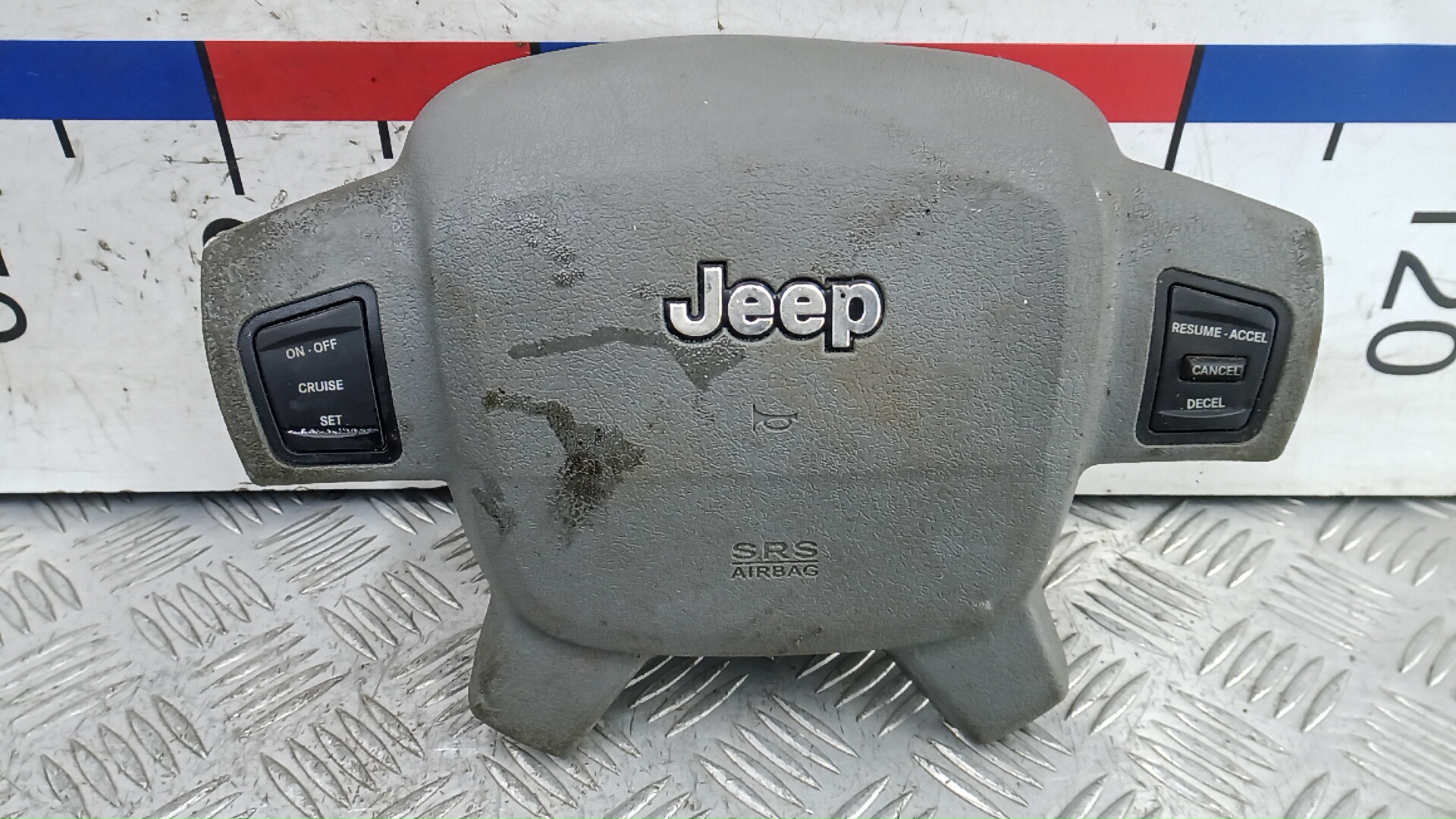 Подушка безопасности (Airbag) водителя - Jeep Grand Cherokee WK (2004-2010)