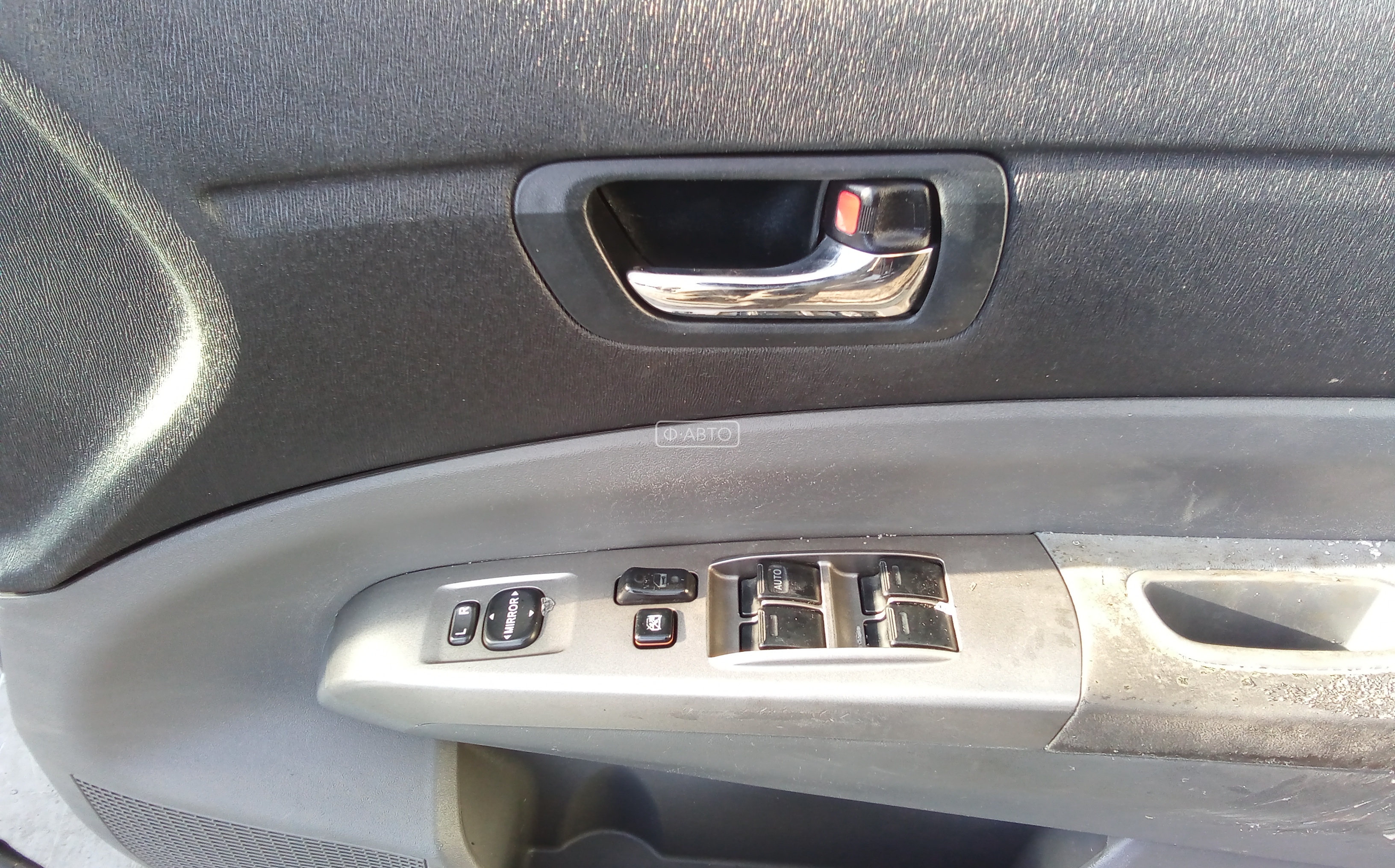 Дверь передняя правая Toyota Prius 2 купить в России