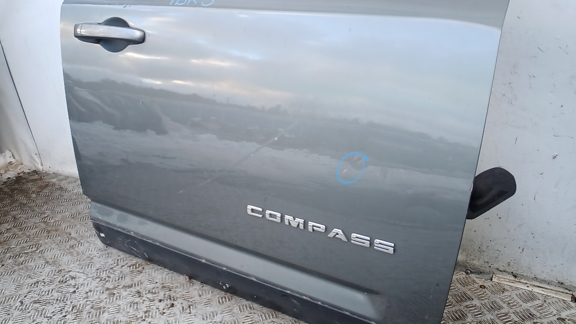 Дверь передняя правая Jeep Compass купить в России