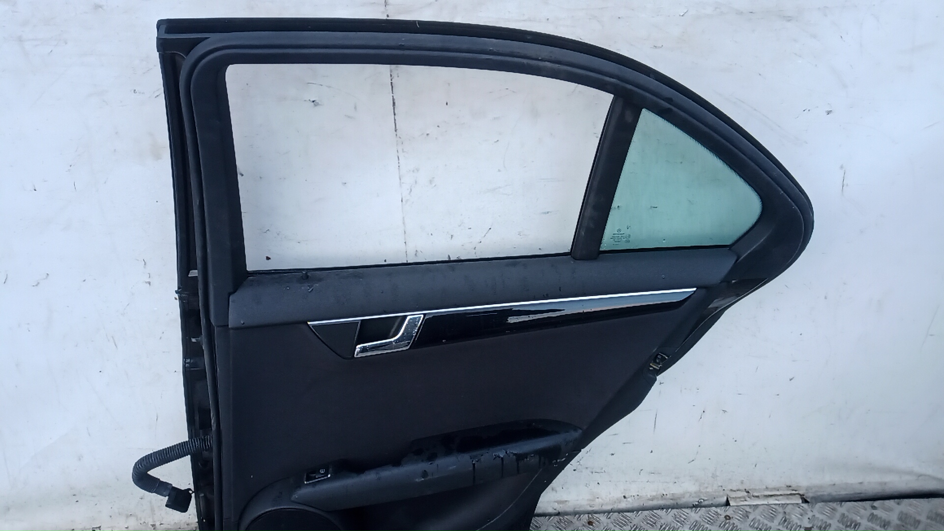 Дверь задняя правая Mercedes C-Class (W204) купить в России