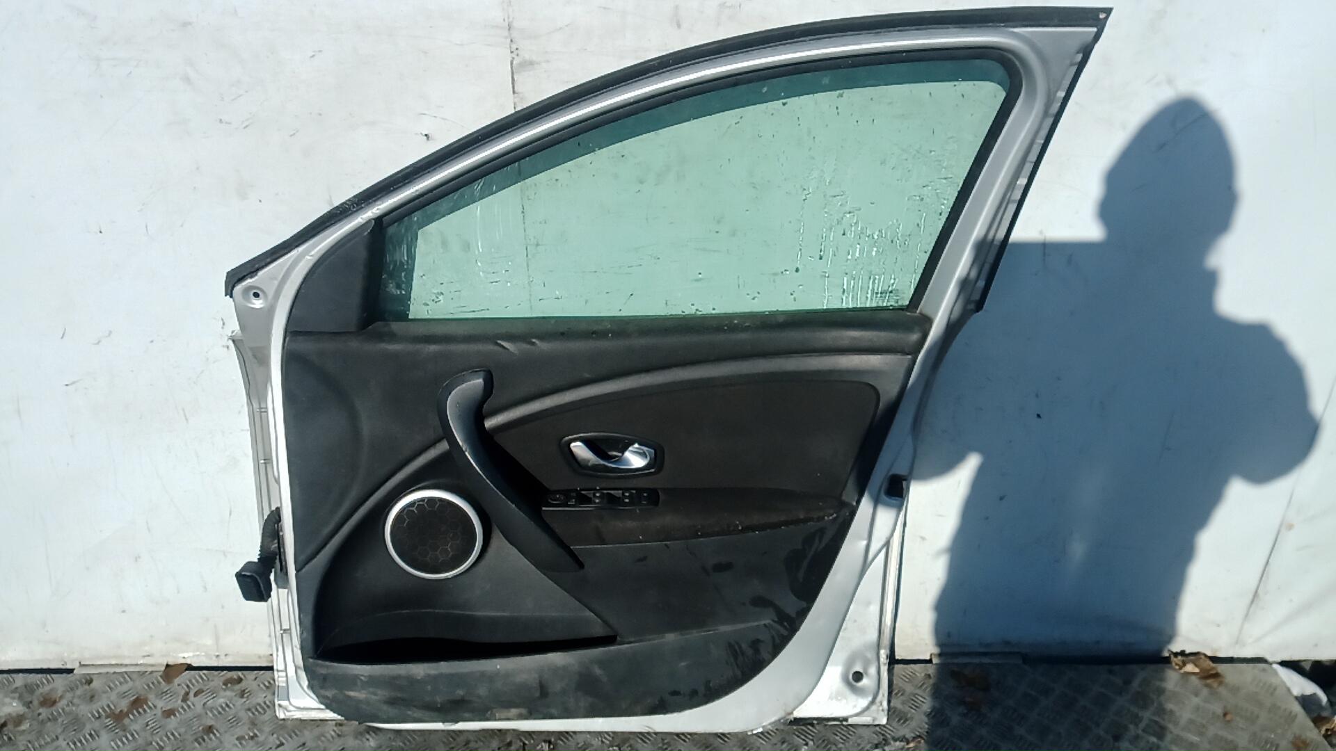 Дверь передняя правая Renault Megane 3 купить в России