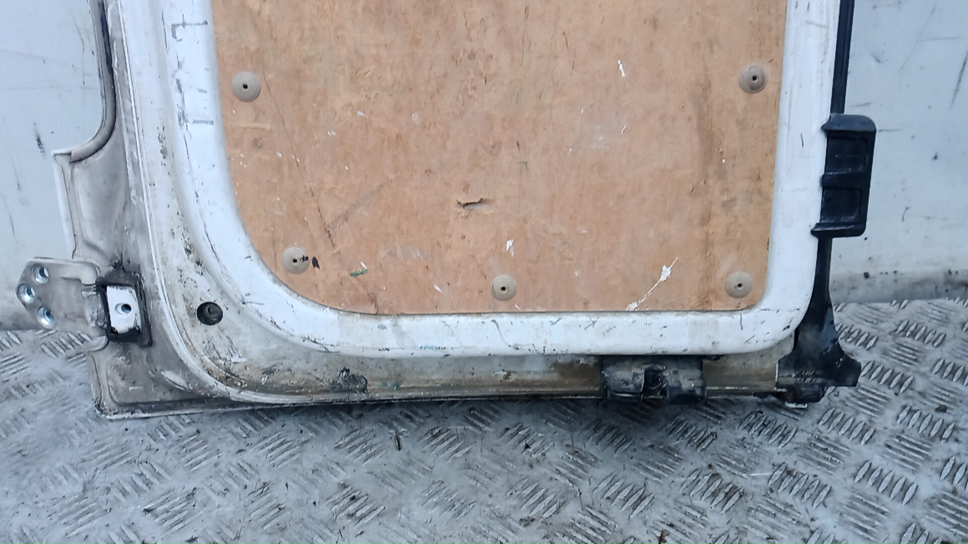 Дверь распашная задняя правая Volkswagen Caddy 3 купить в России
