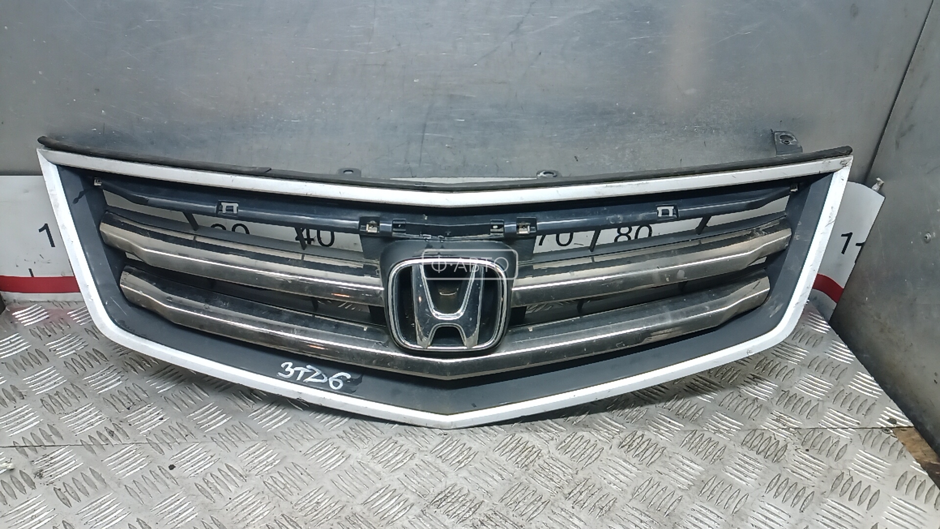 Решетка радиатора (капота) - Honda Accord 8 (2008-2013)