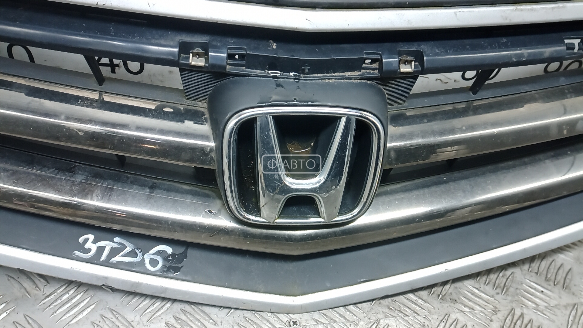 Решетка радиатора Honda Accord 8 купить в Беларуси