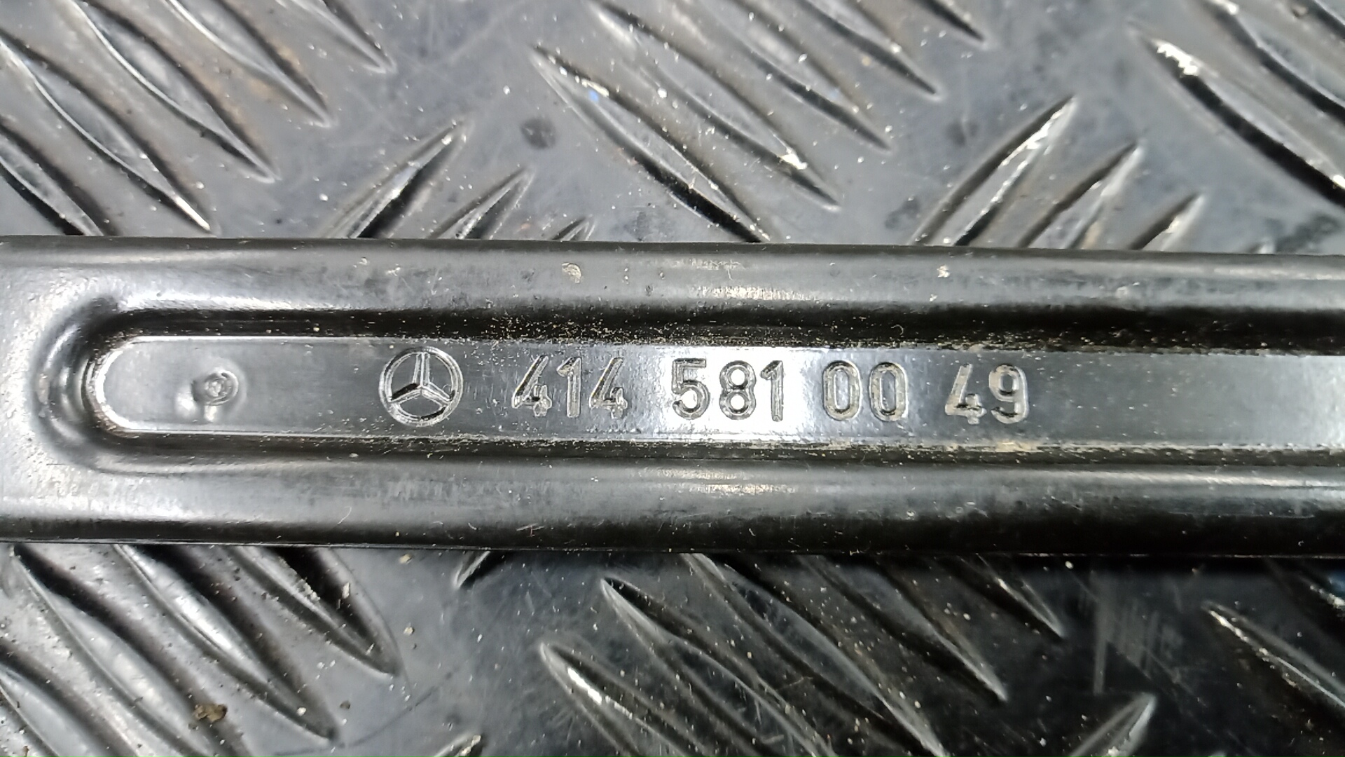 Ключ баллонный Mercedes Vito (W639) купить в России
