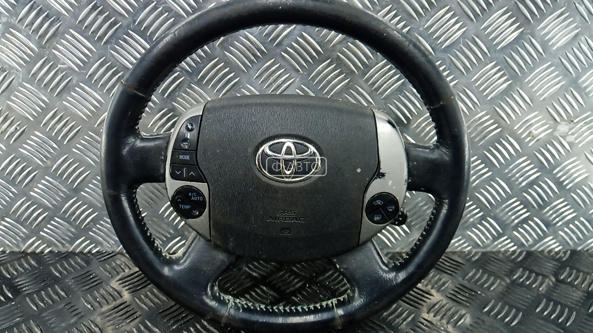 Руль Toyota Prius 2 купить в России