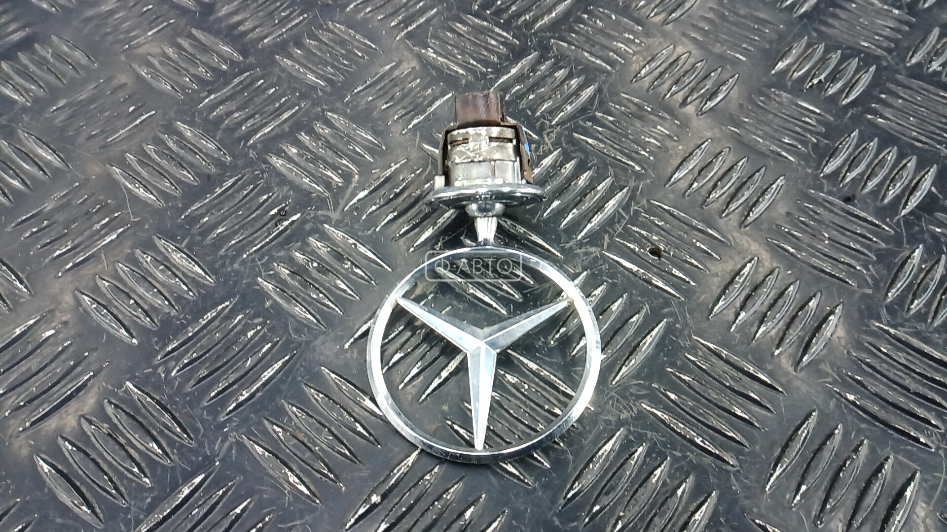 Эмблема (значок) Mercedes E-Class (W211) купить в Беларуси