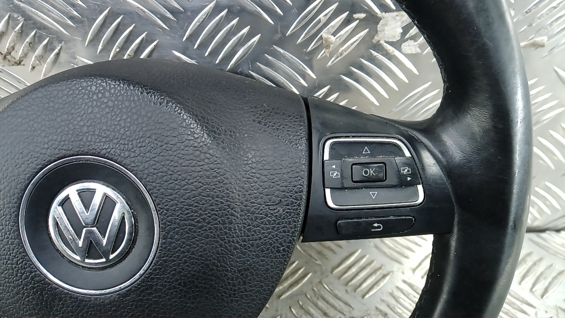 Руль Volkswagen Passat CC купить в России