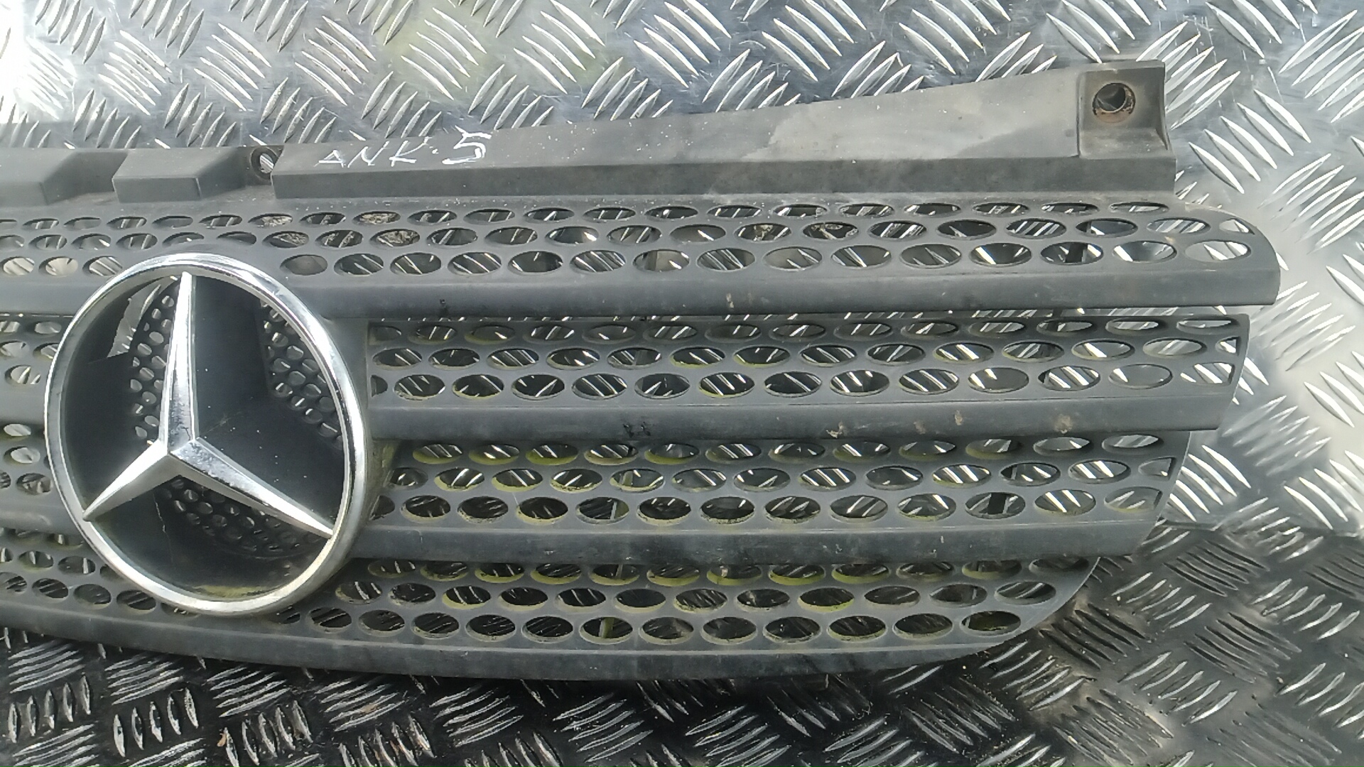 Решетка радиатора Mercedes Vito (W639) купить в России