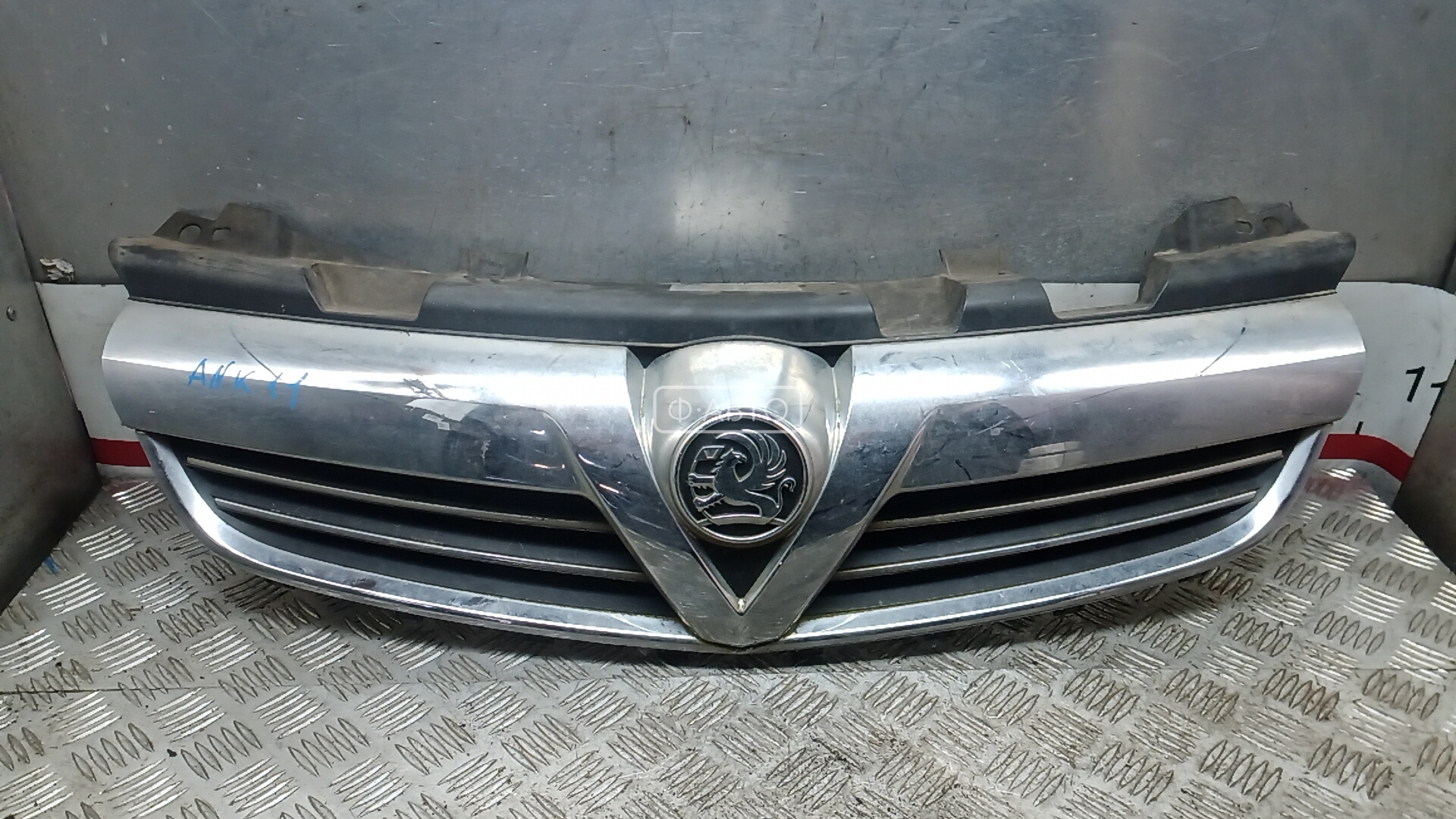 Решетка радиатора (капота) - Opel Zafira B (2005-2012)